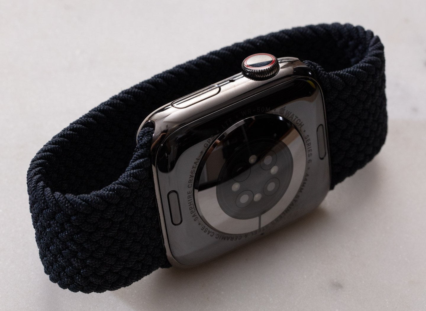 Удобство работы с Apple Watch Series 6 и ограничение Apple в отношении "оздоровительных устройств"