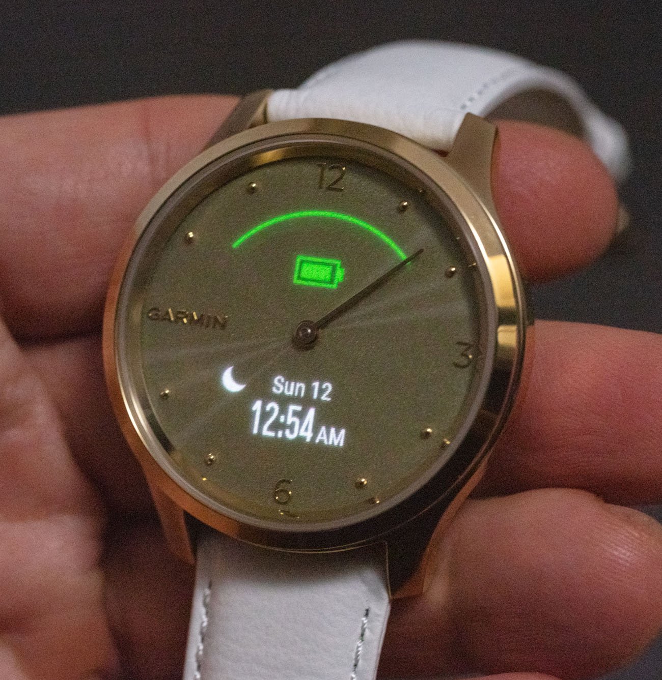 Обзор умных часов Garmin Vivomove Luxe с аналоговым / цифровым циферблатом