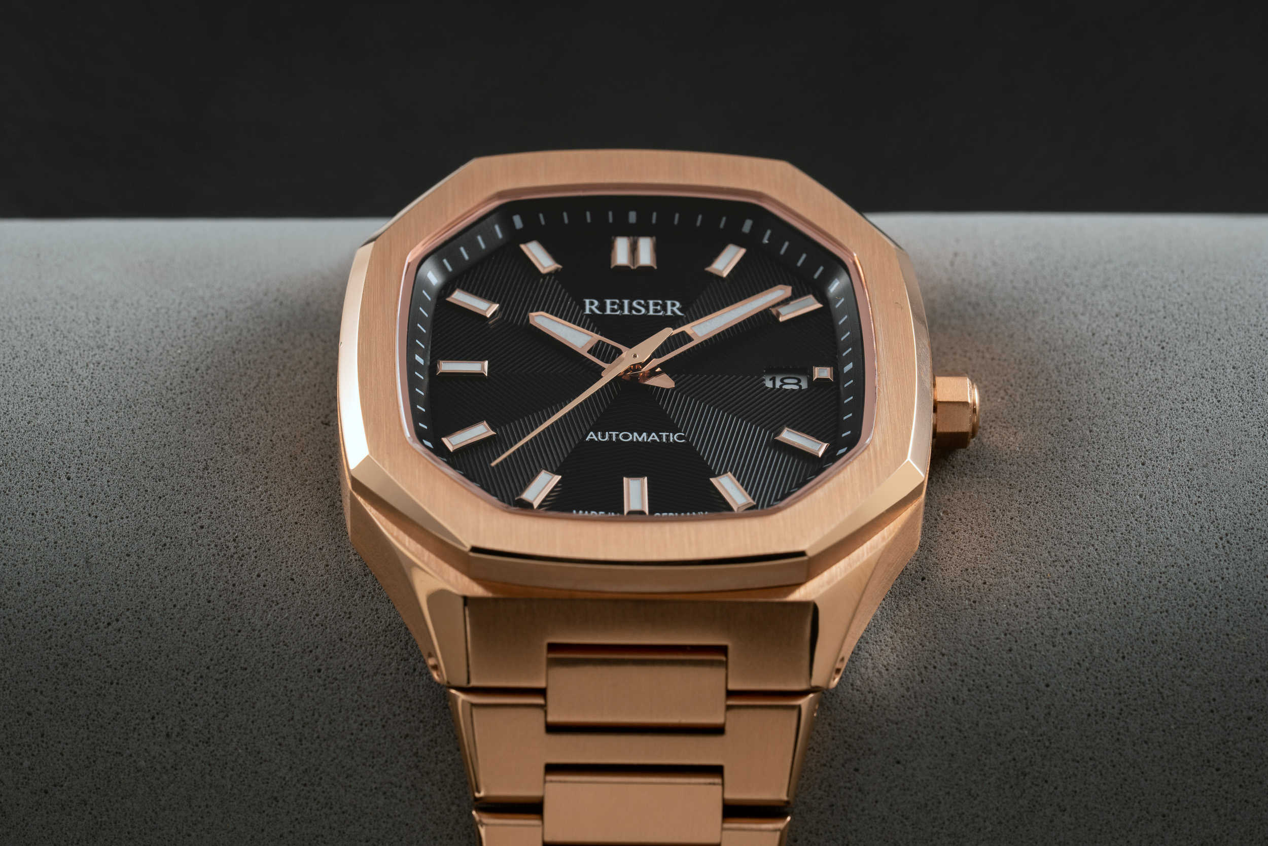 Часы REISER дебютируют с универсальной коллекцией Alpen Date