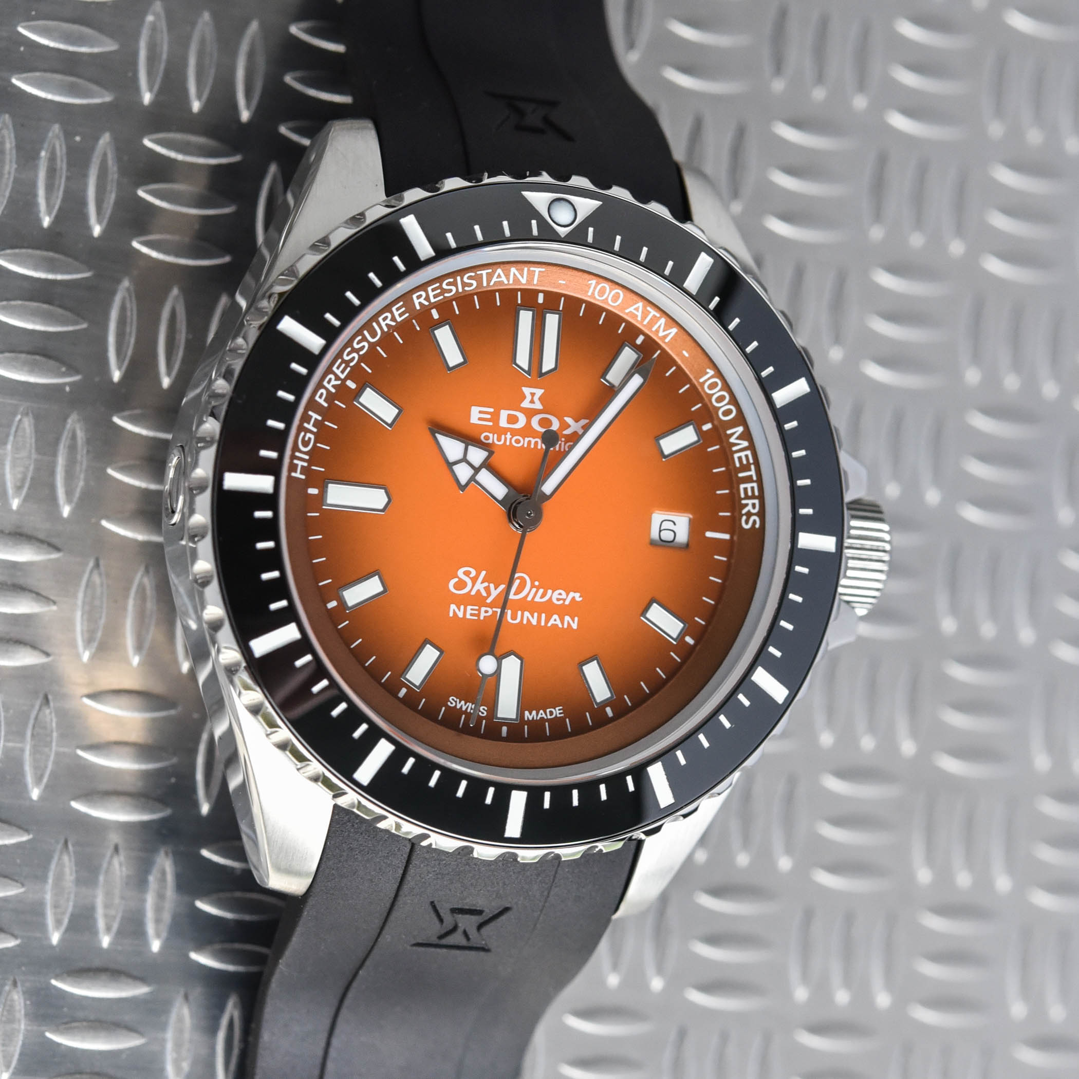 Часы для глубокого погружения Edox SkyDiver Neptunian с оранжевым циферблатом