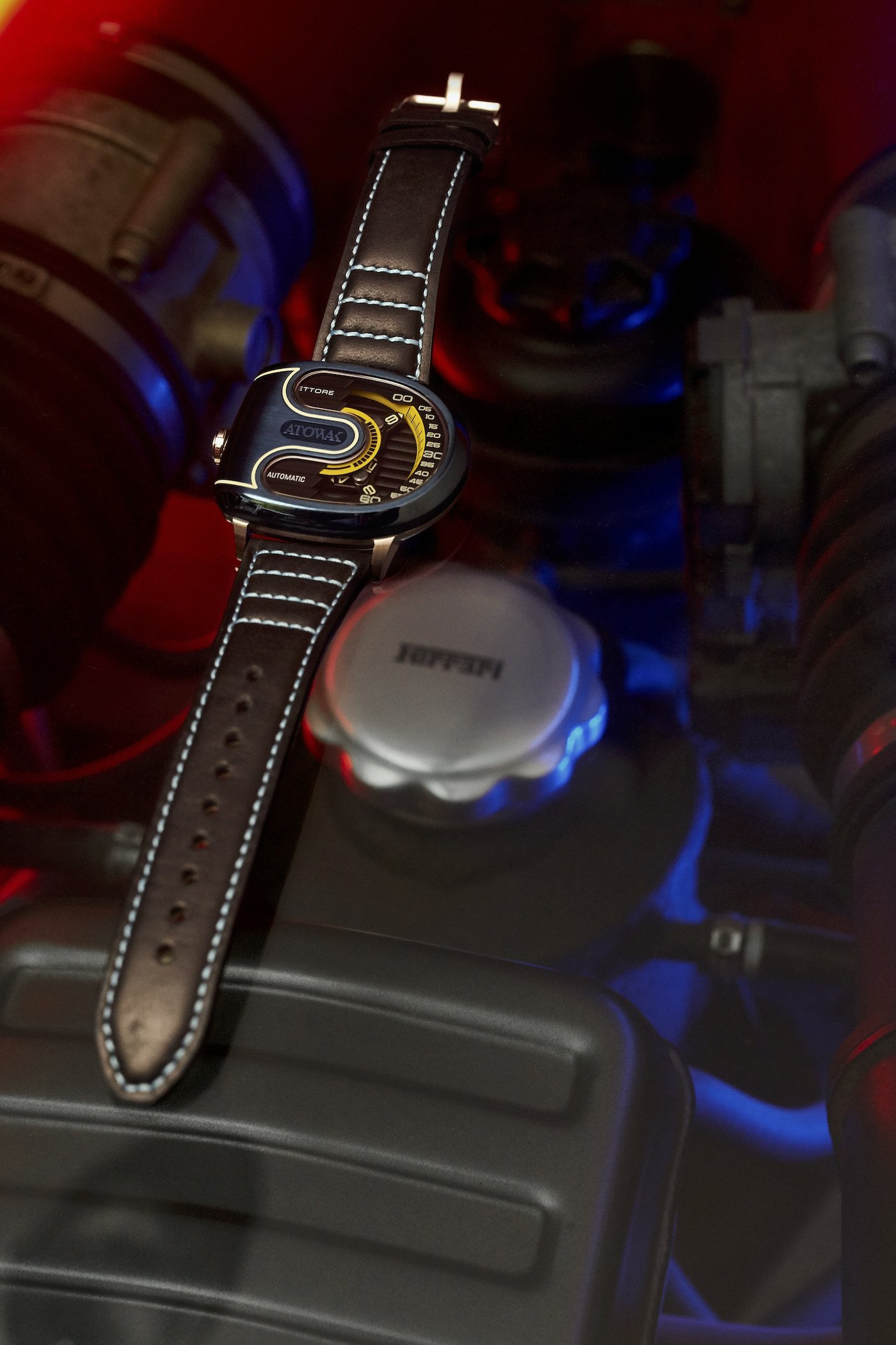 ATOWAK представляет дизайн суперкара и блуждающий часовой механизм на запястье в модели ETTORE