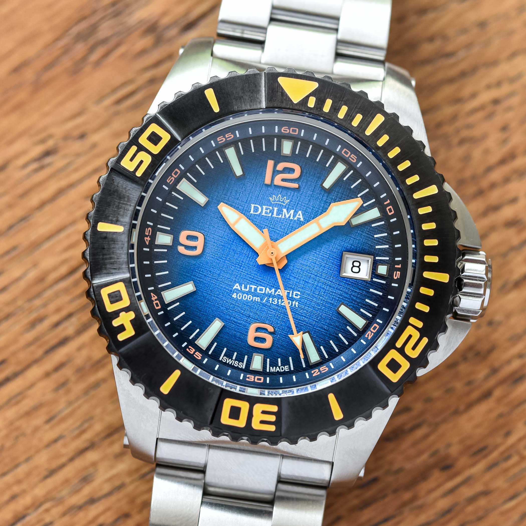 Наручные ультрапрочные, но доступные часы Delma Blue Shark III Azores 4,000m Dive Watch