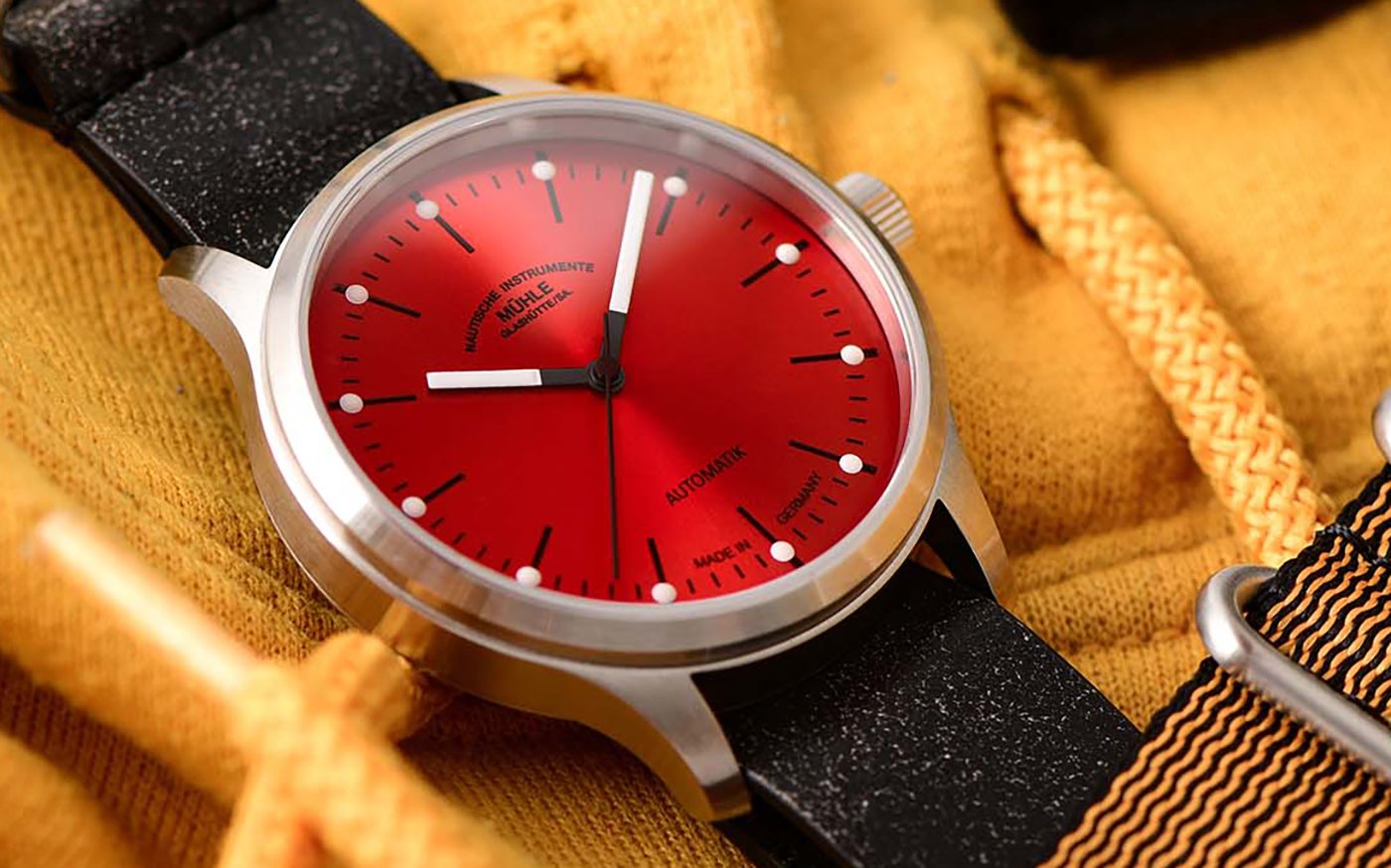 Mühle Glashütte представляет красные часы Panova