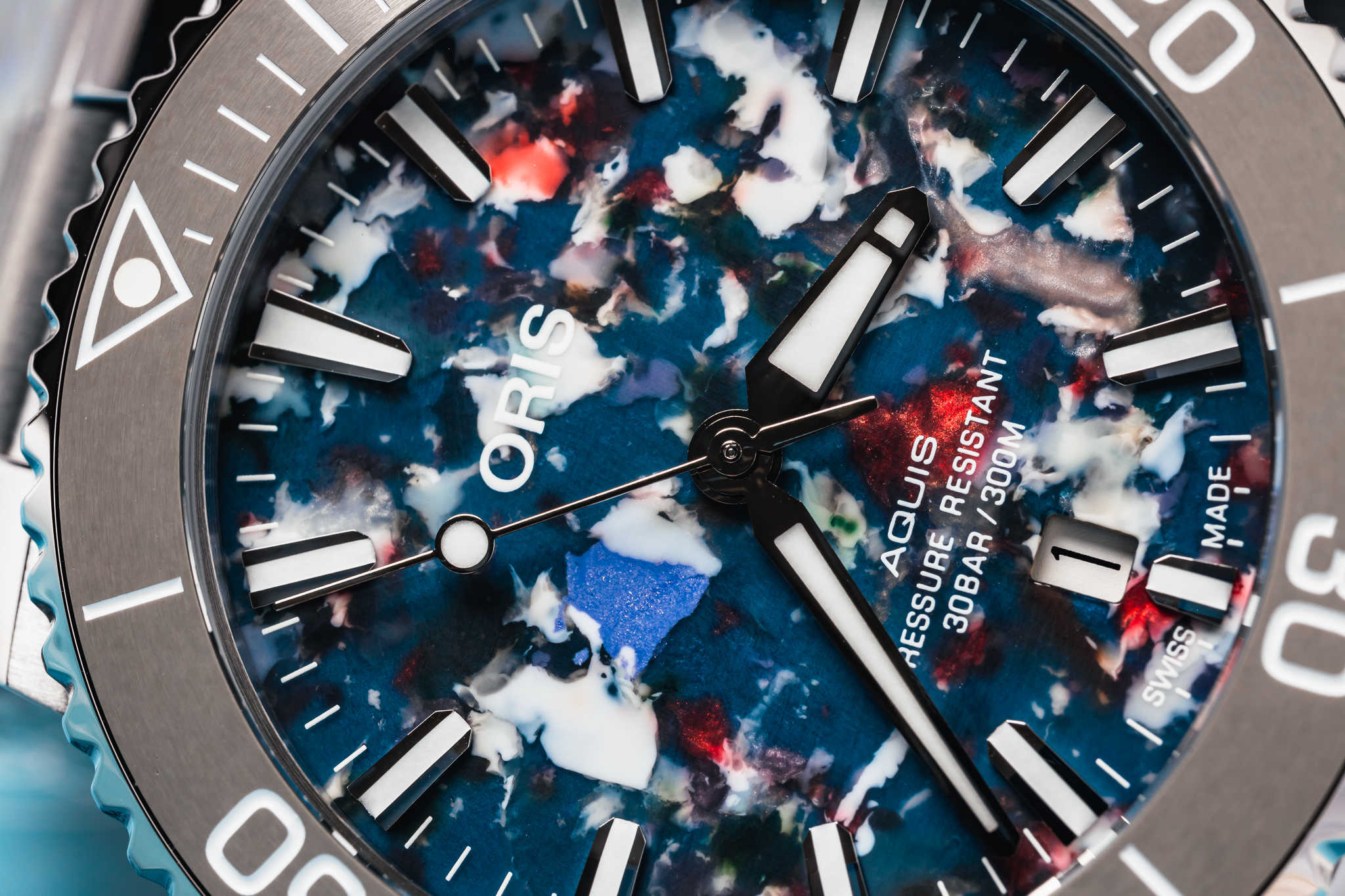 Oris выпускает часы Aquis Date Upcycle с циферблатами из переработанного океанического пластика