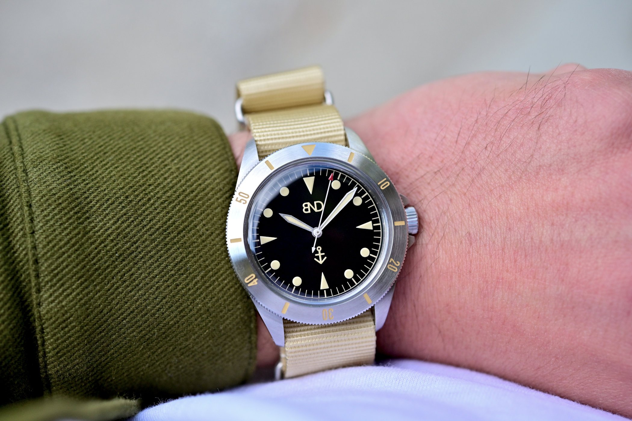 Погружение в воду с помощью часов BND Watches Neo-Vintage Diver