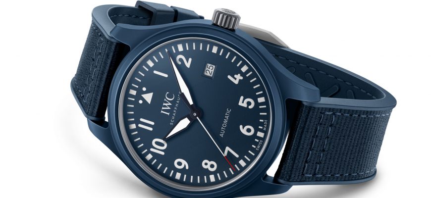 IWC анонсирует свои первые в истории синие керамические часы