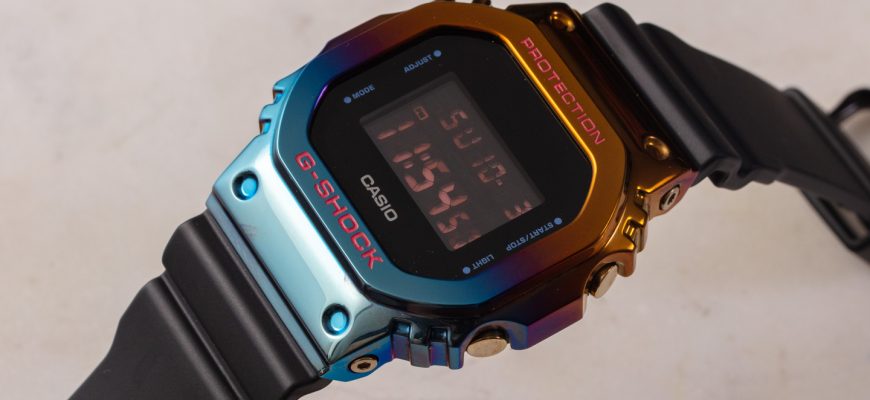 Стильные радужные часы Casio G-Shock GM5600SN-1