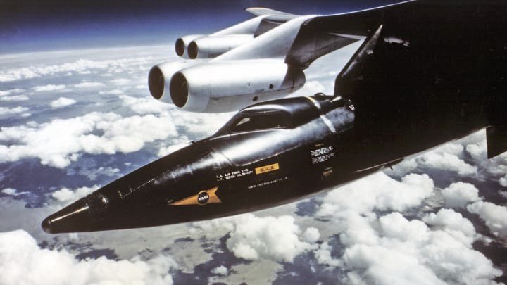 Aeromat представляет часы X-15 с легендарным авиационным генерал-майором Джо Энглом