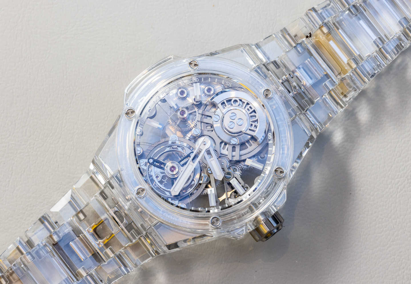 Необычные часы Hublot Big Bang Integral Tourbillon Full Sapphire