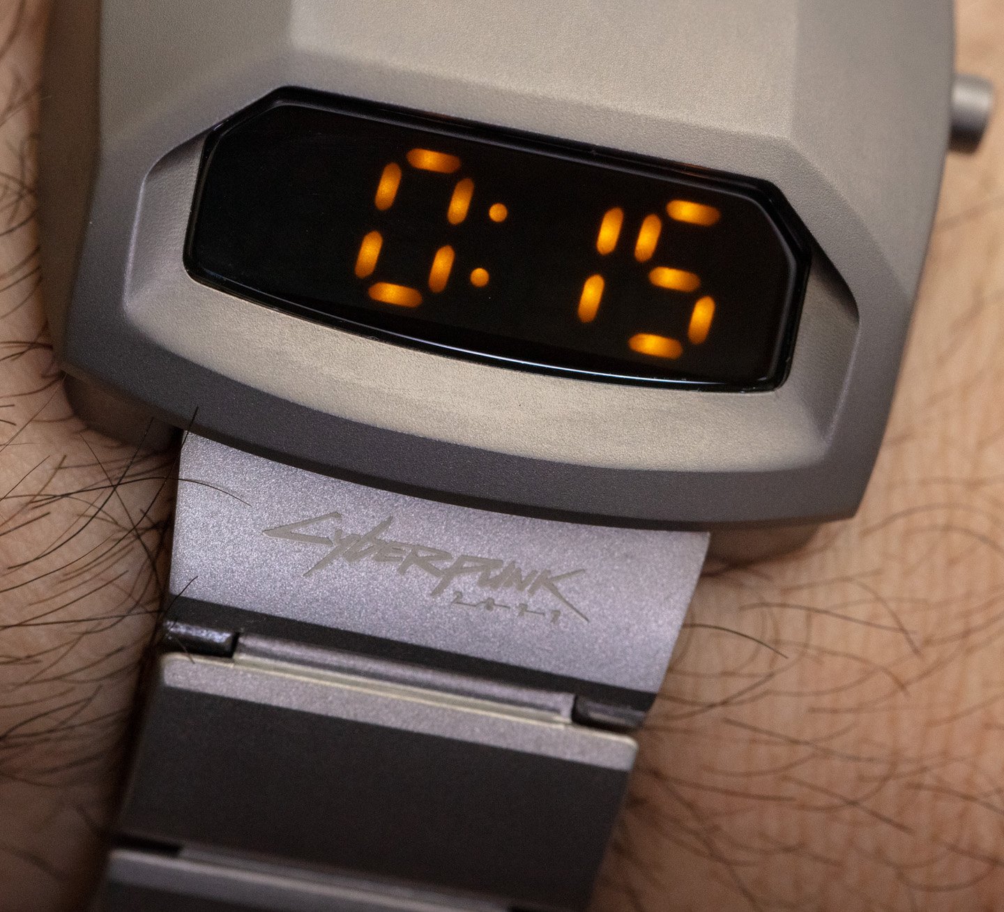 Светодиодные часы T-2077, вдохновленные игрой Cyberpunk 2077