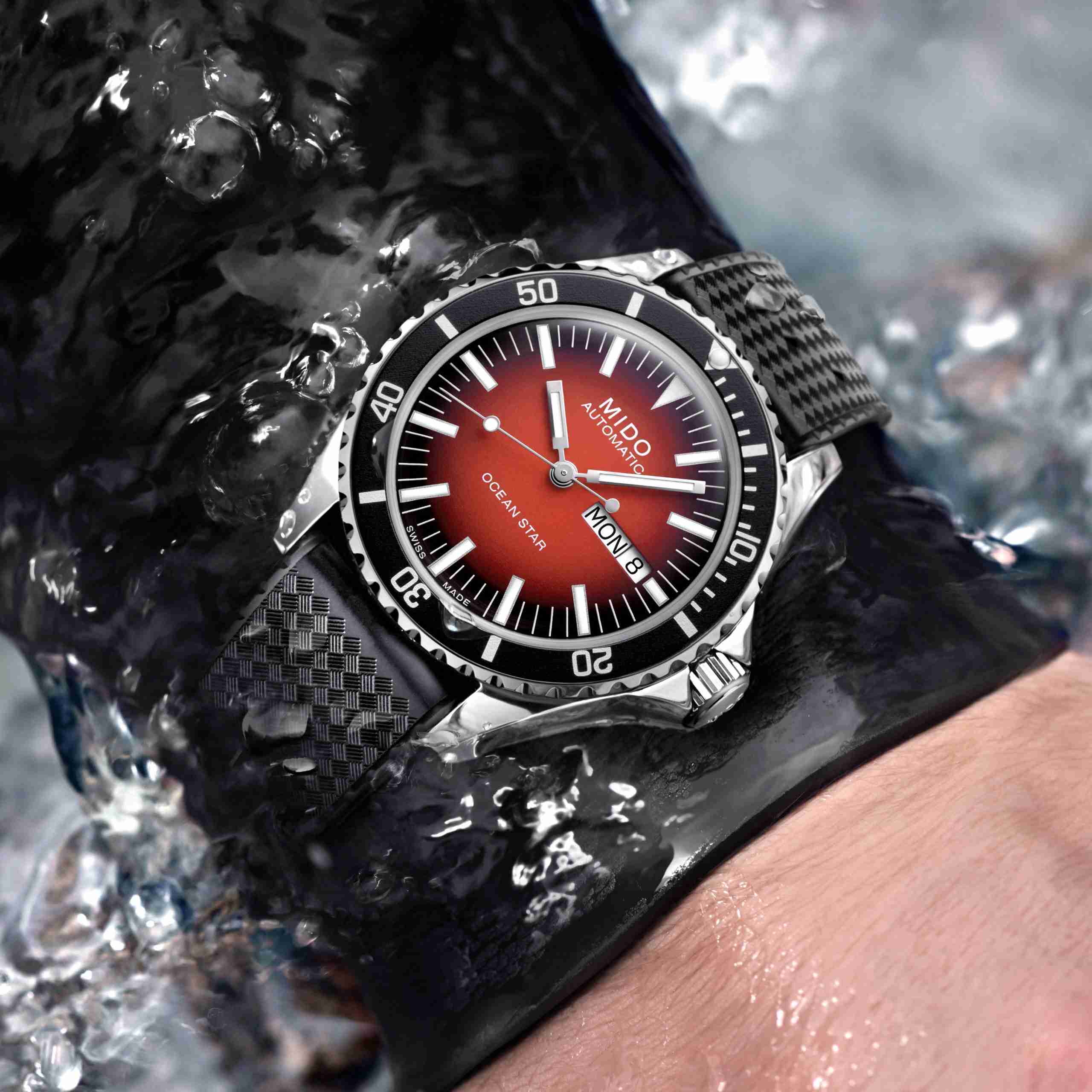 Mido представляет часы Ocean Star Tribute Gradient с эффектным красным циферблатом
