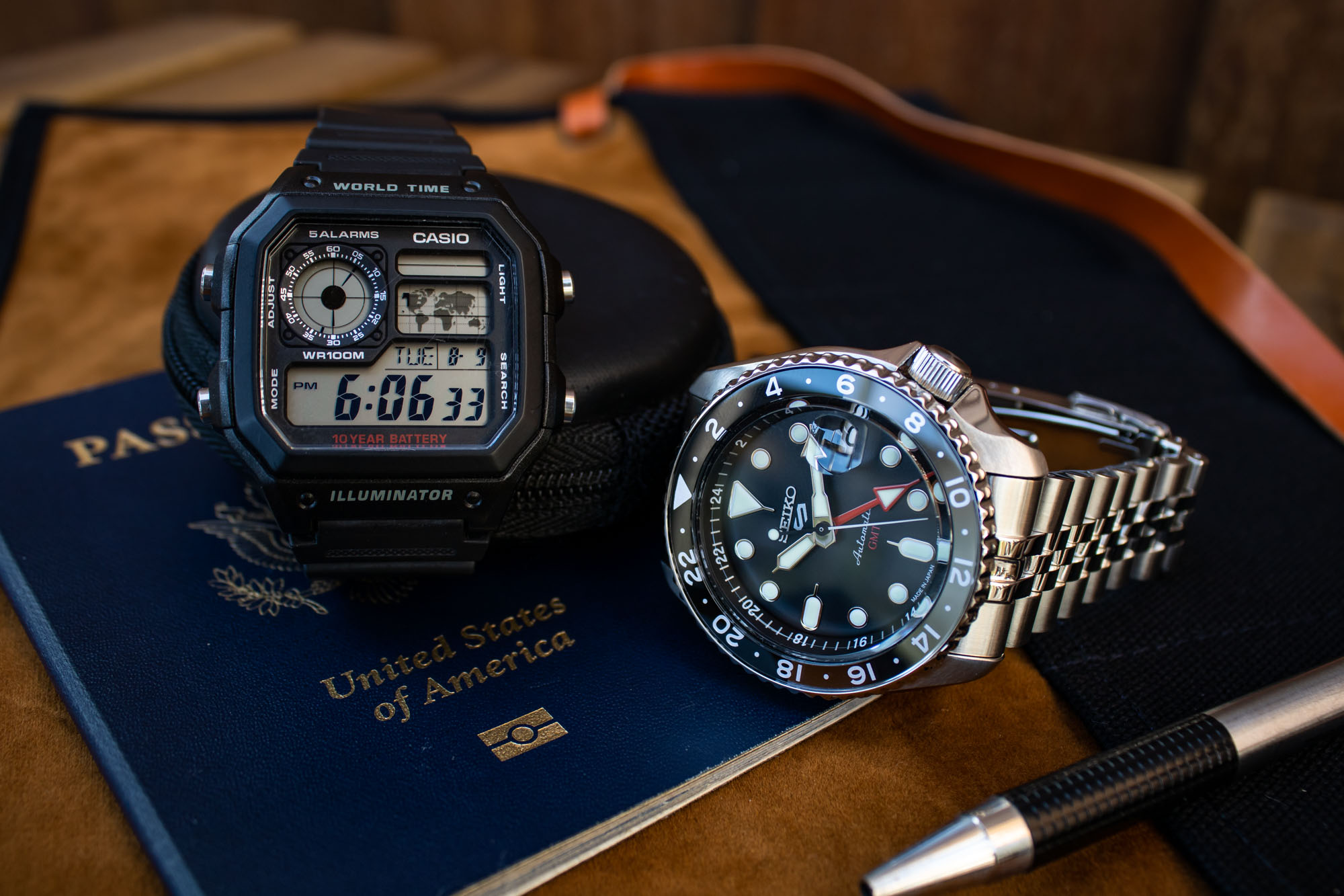 Доступные по цене наручные часы GMT: Seiko 5 Sports GMT и Casio AE1200WH-1A