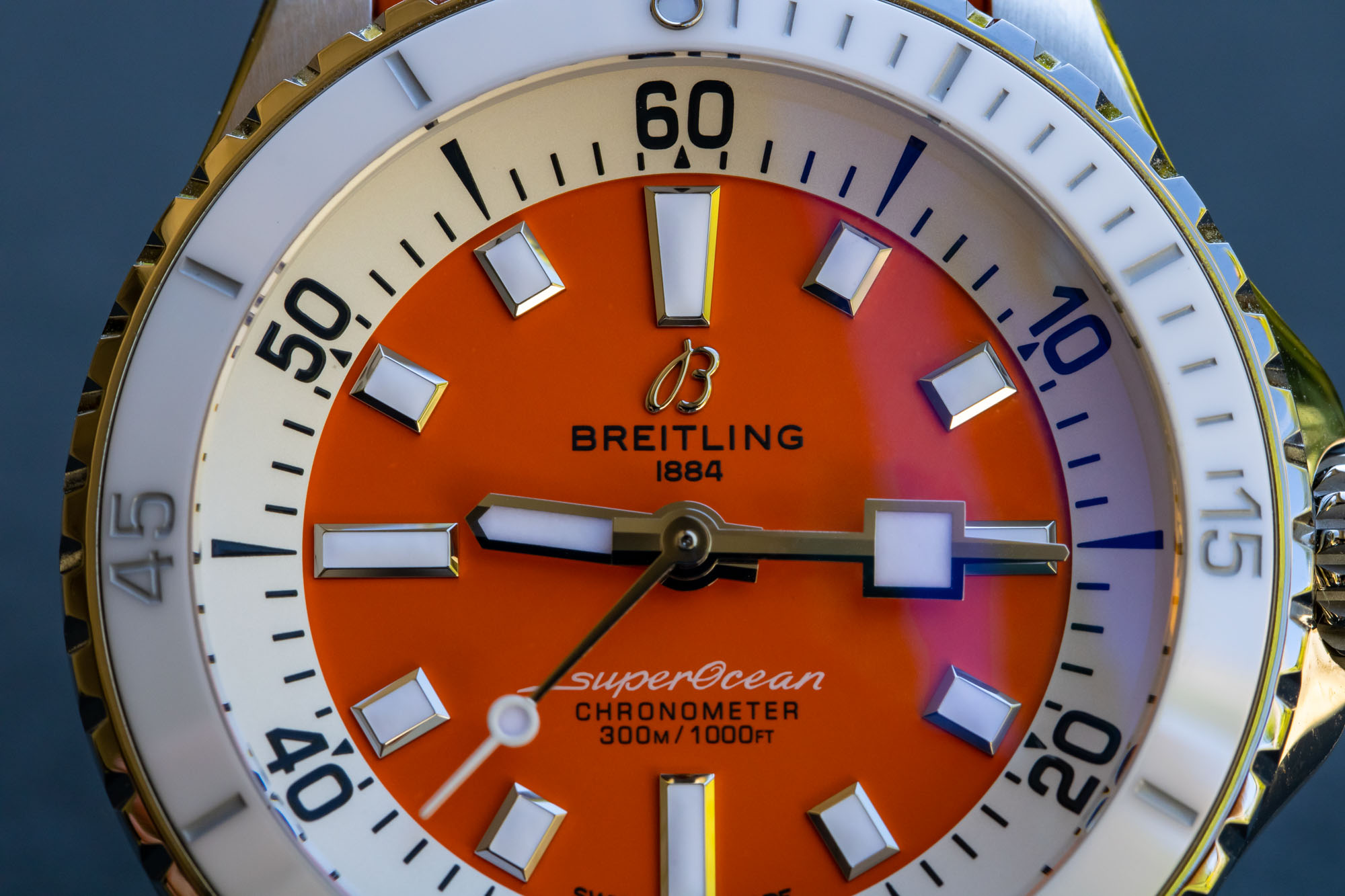 Сочные наручные часы Breitling Superocean 36 мм