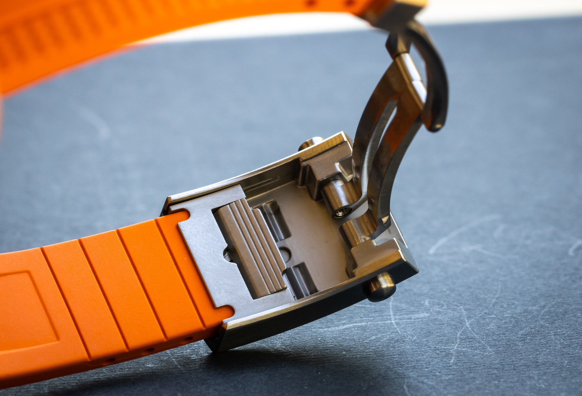 Сочные наручные часы Breitling Superocean 36 мм