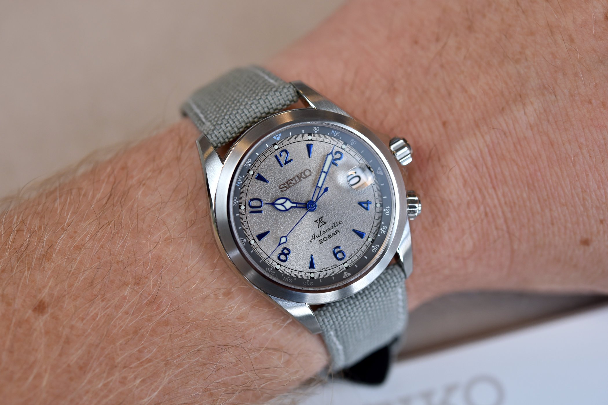 Seiko выпускает красивые часы Prospex Alpinist "Rock Face" SPB335J1.