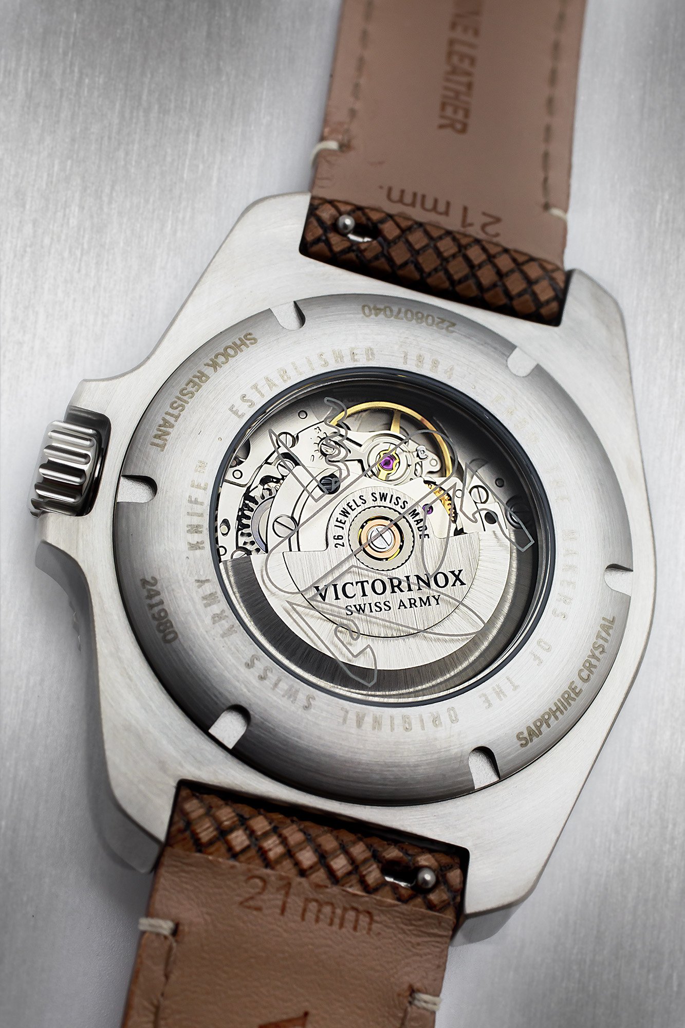 Откройте для себя новое поколение швейцарских часов с Victorinox Journey 1884