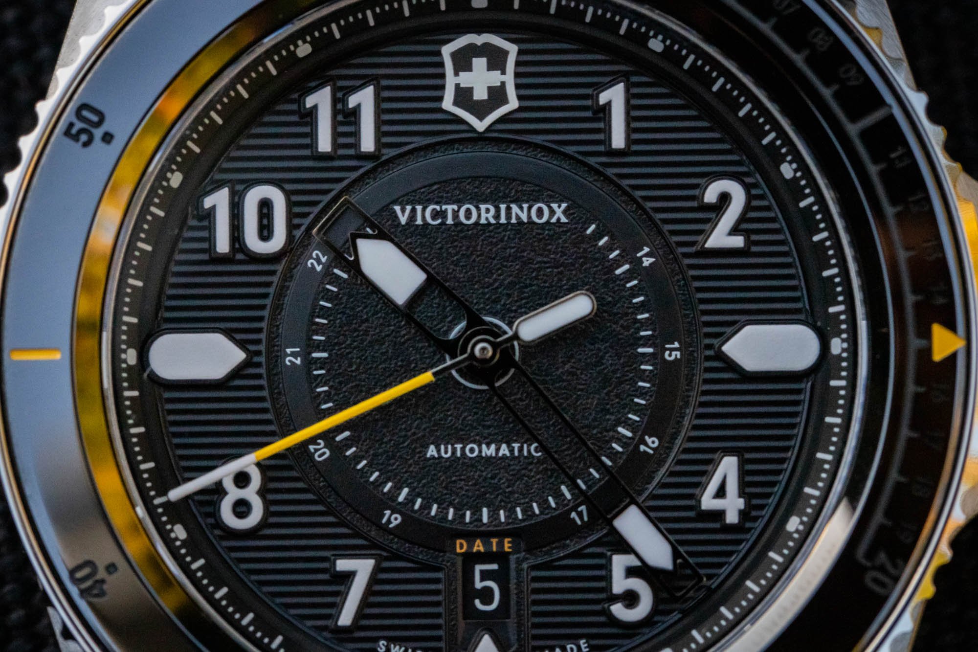 Наручные часы: Victorinox Journey 1884