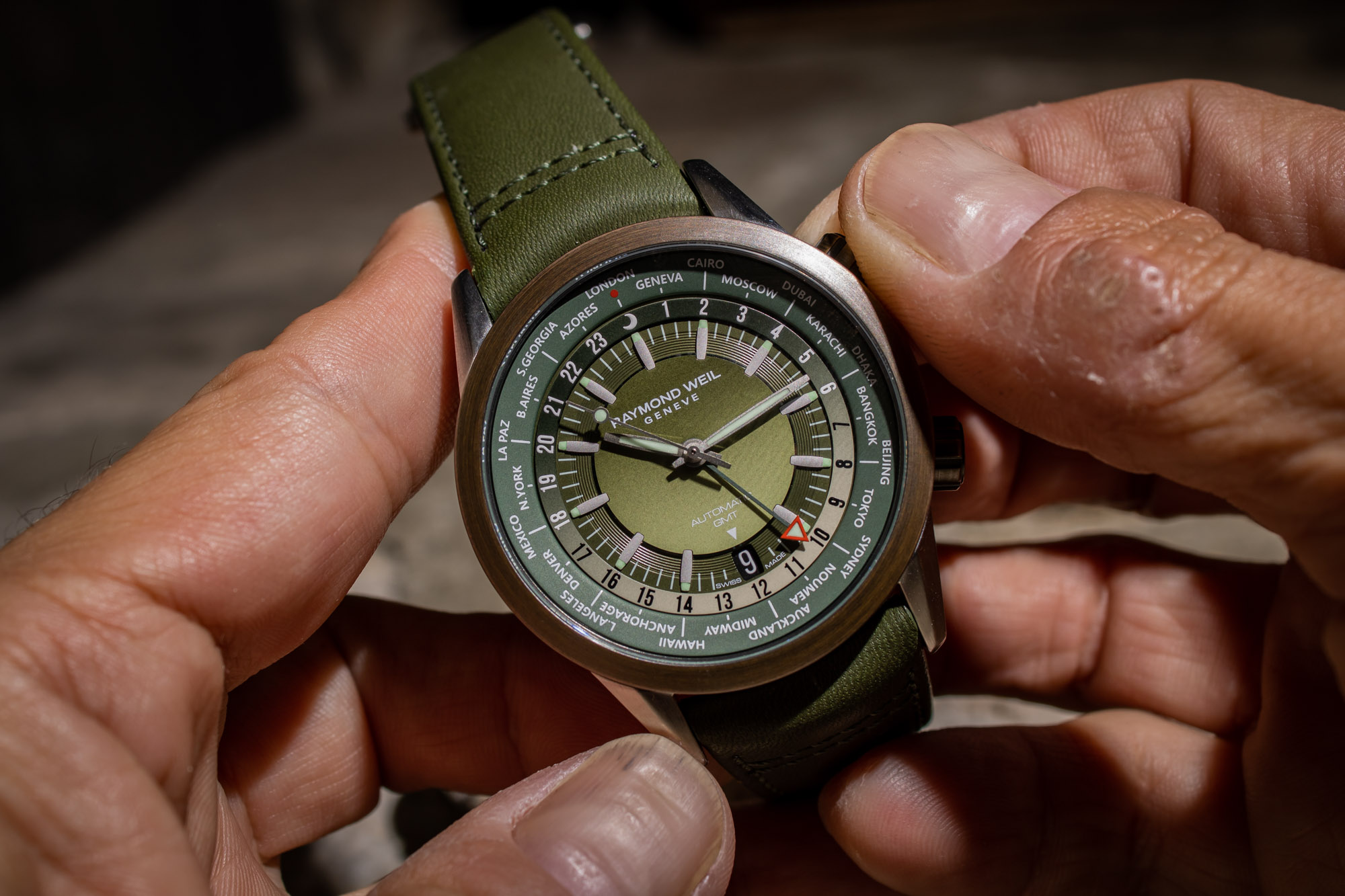 Часы Raymond Weil Freelancer GMT Worldtimer на практике