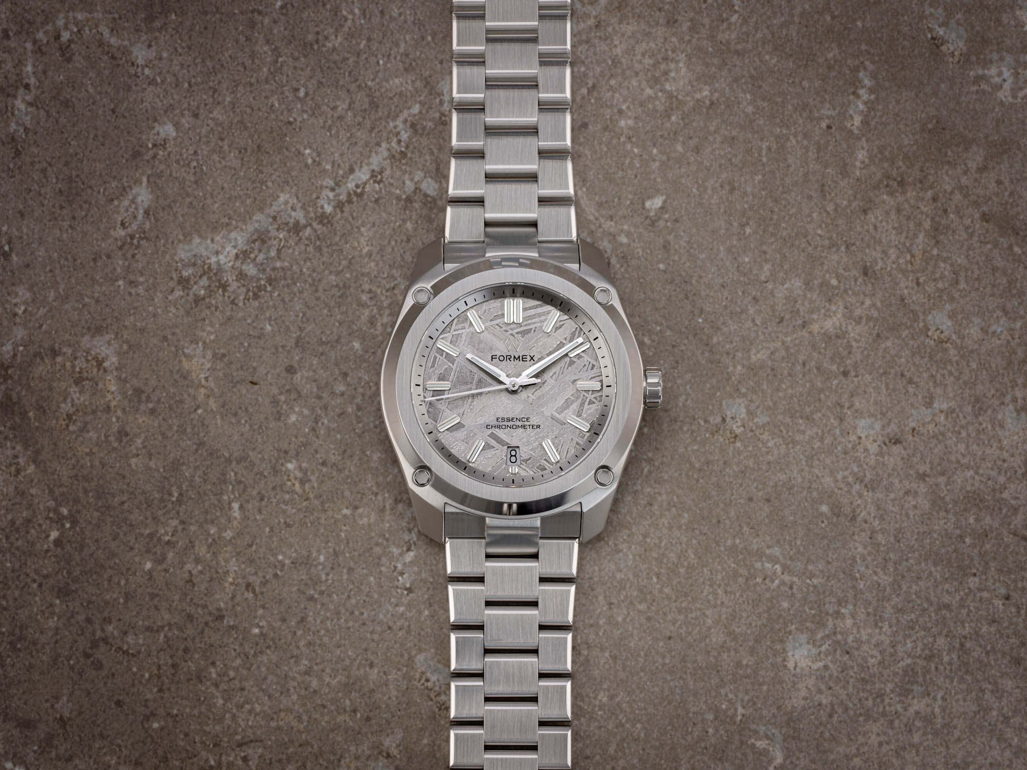 Formex представляет часы Essence 39mm и Essence Leggera 41mm Space Rock