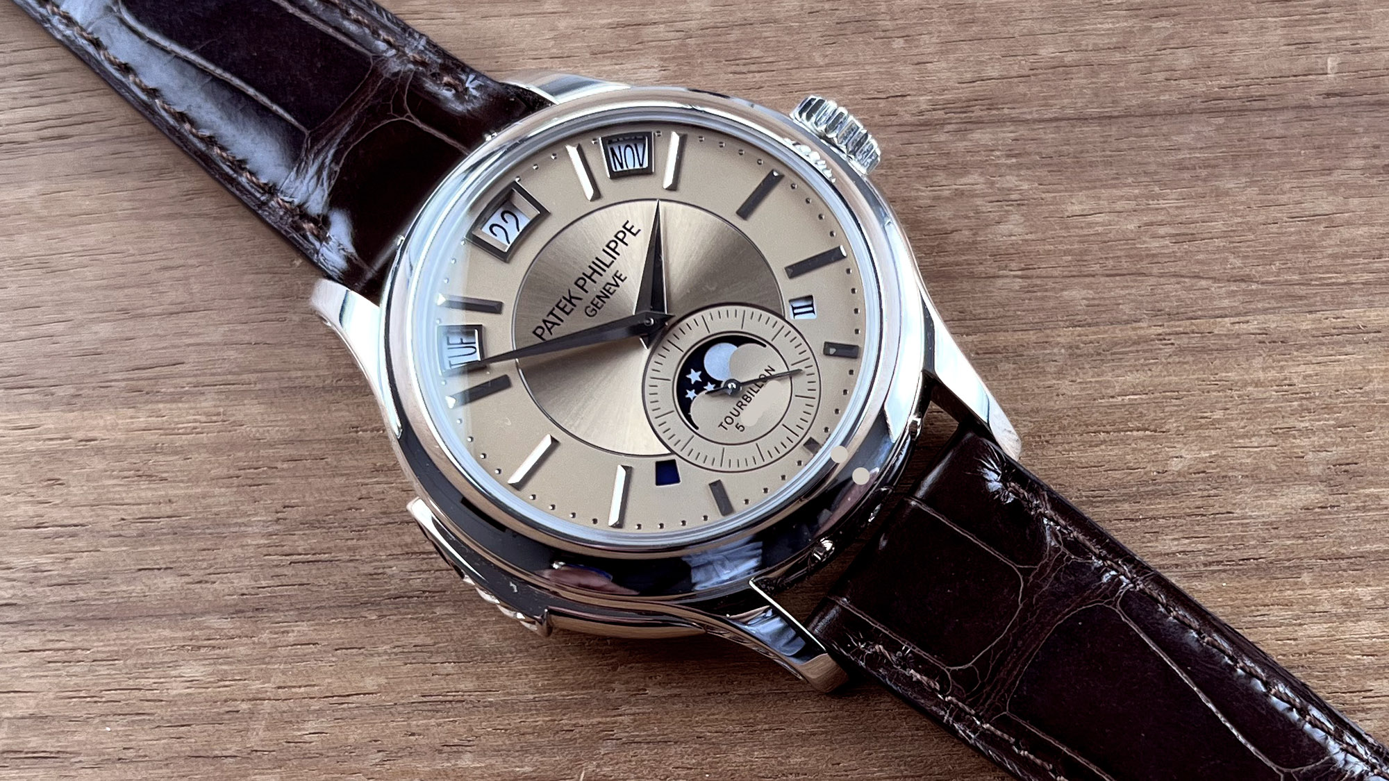 Patek Philippe 5207P - роскошные умные часы