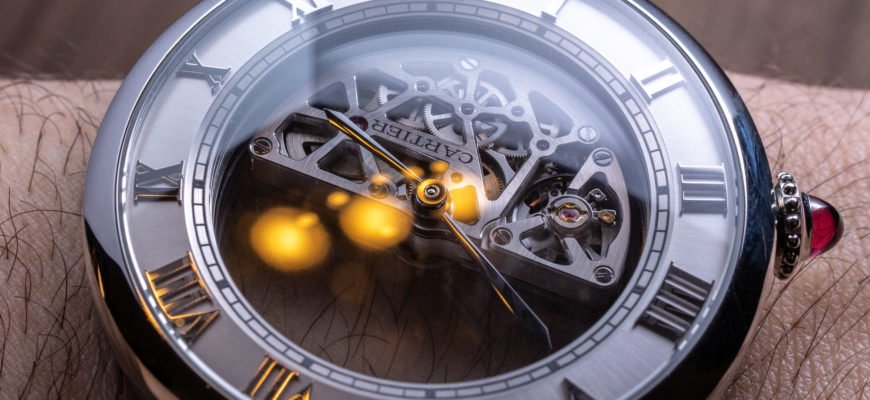Практический обзор: часы Cartier Rotonde Masse Mystérieuse