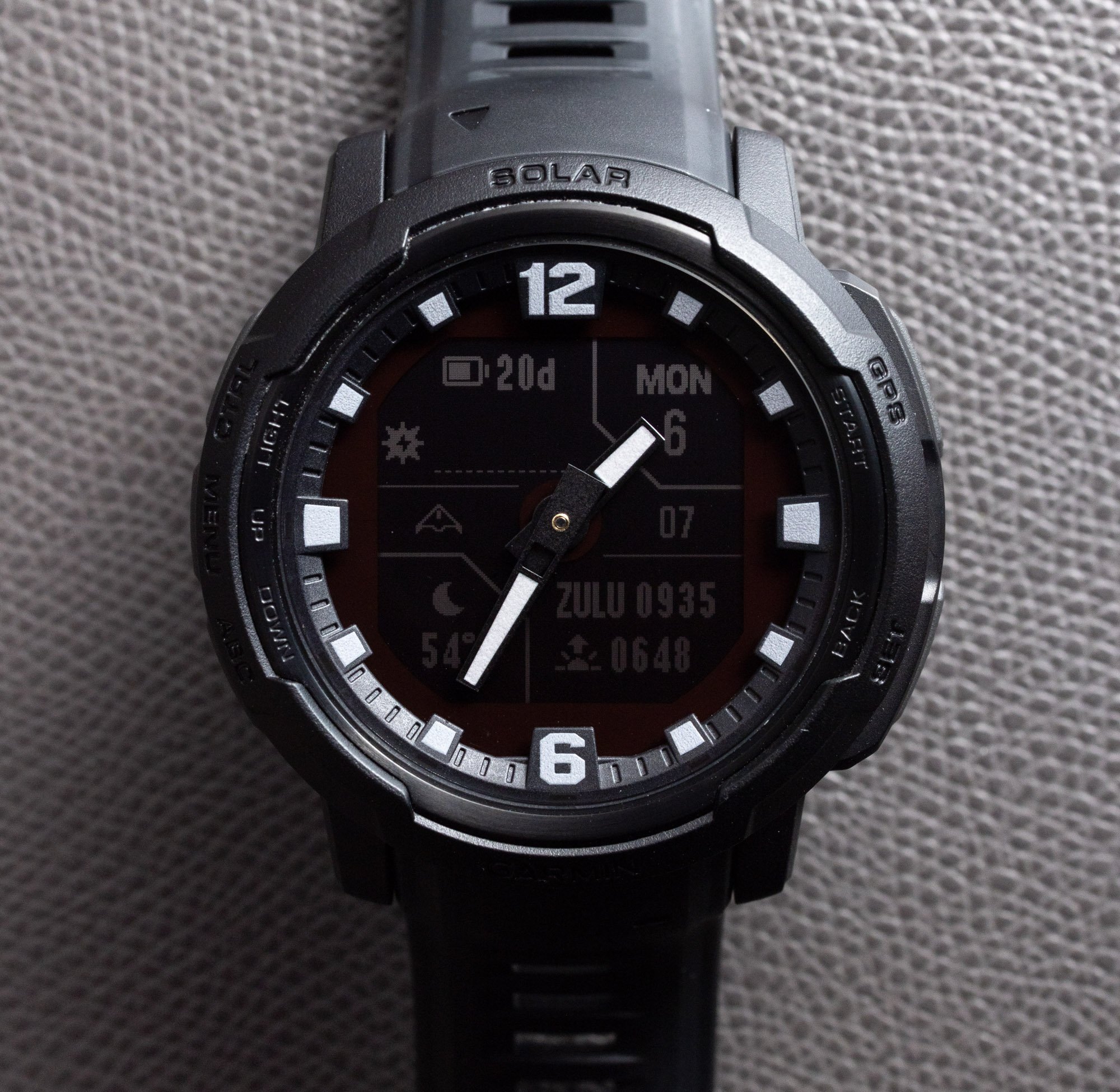 Обзор часов: Garmin Instinct Crossover Solar Tactical Smartwatch