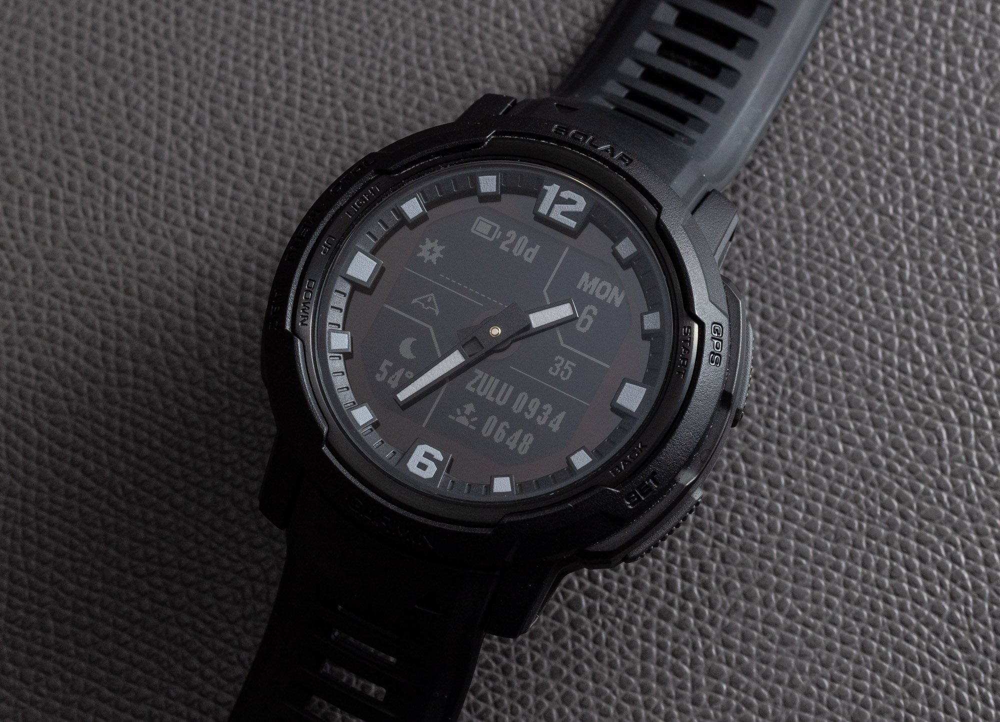 Обзор часов: Garmin Instinct Crossover Solar Tactical Smartwatch