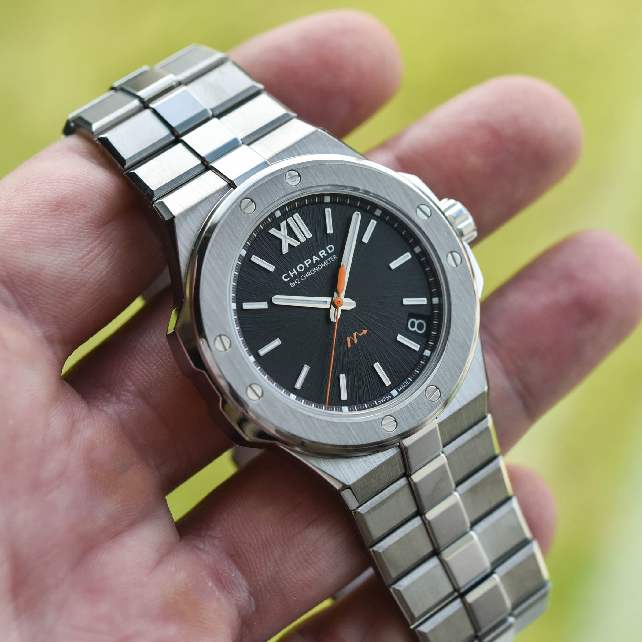 Представляем часы Chopard Alpine Eagle Cadence 8HF Titanium с черным циферблатом