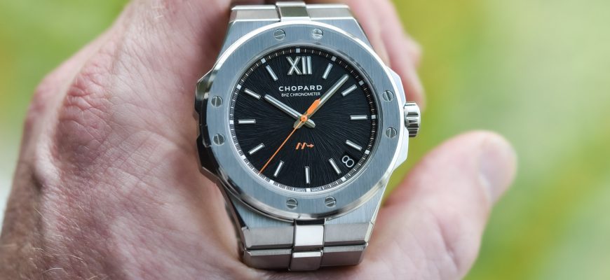Представляем часы Chopard Alpine Eagle Cadence 8HF Titanium с черным циферблатом