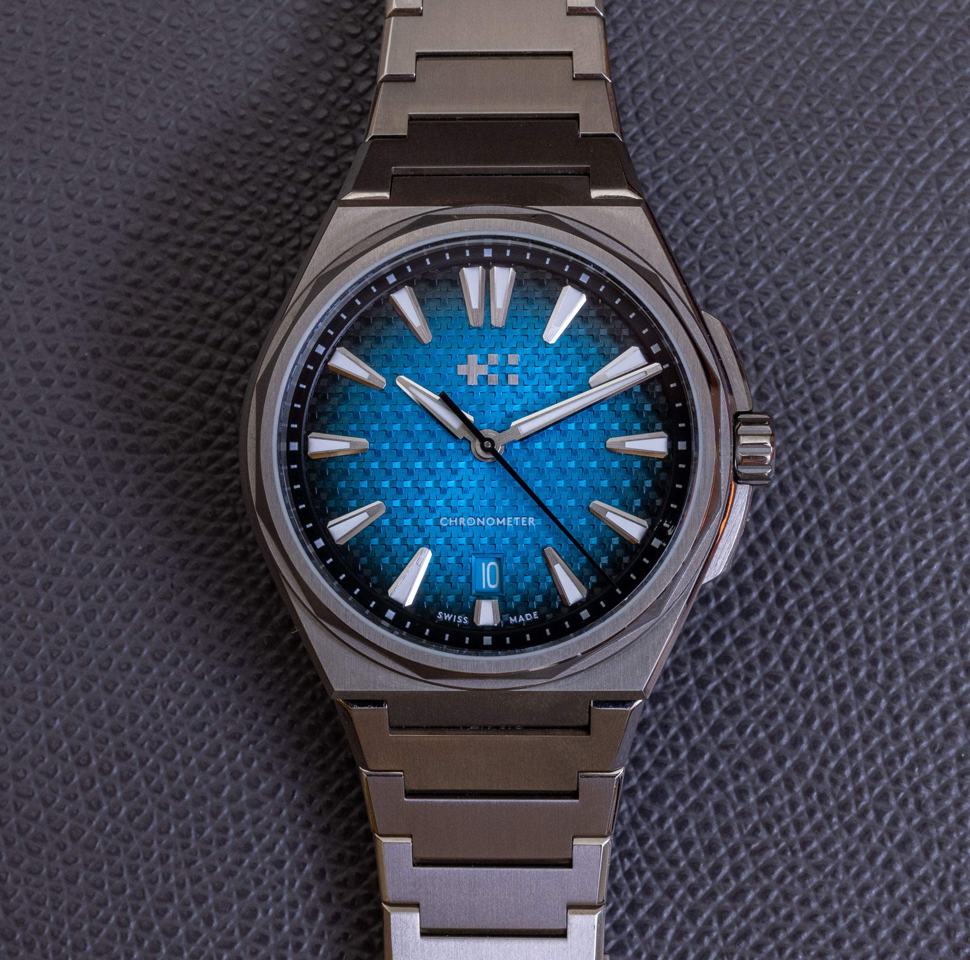 Обзор часов: Christopher Ward The Twelve Titanium Chronometer Watch