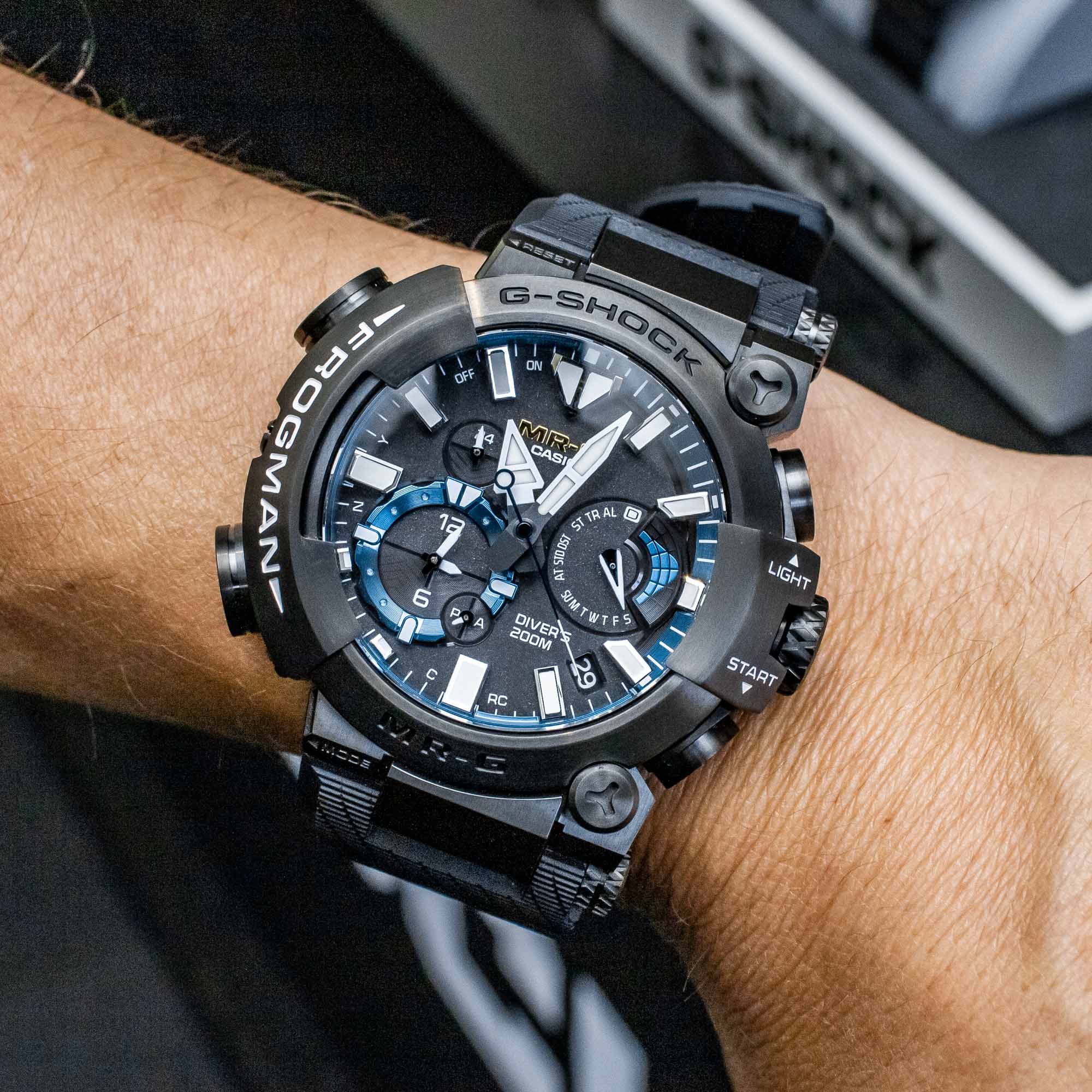 Casio представляет дайверские часы G-Shock MR-G Frogman MRGBF1000R1A