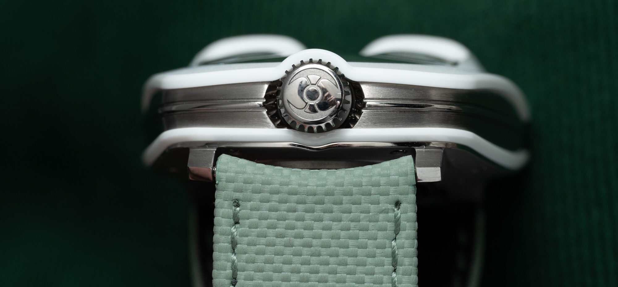 MB&F HM8 Mark 2 - роскошные часы в автомобильном стиле