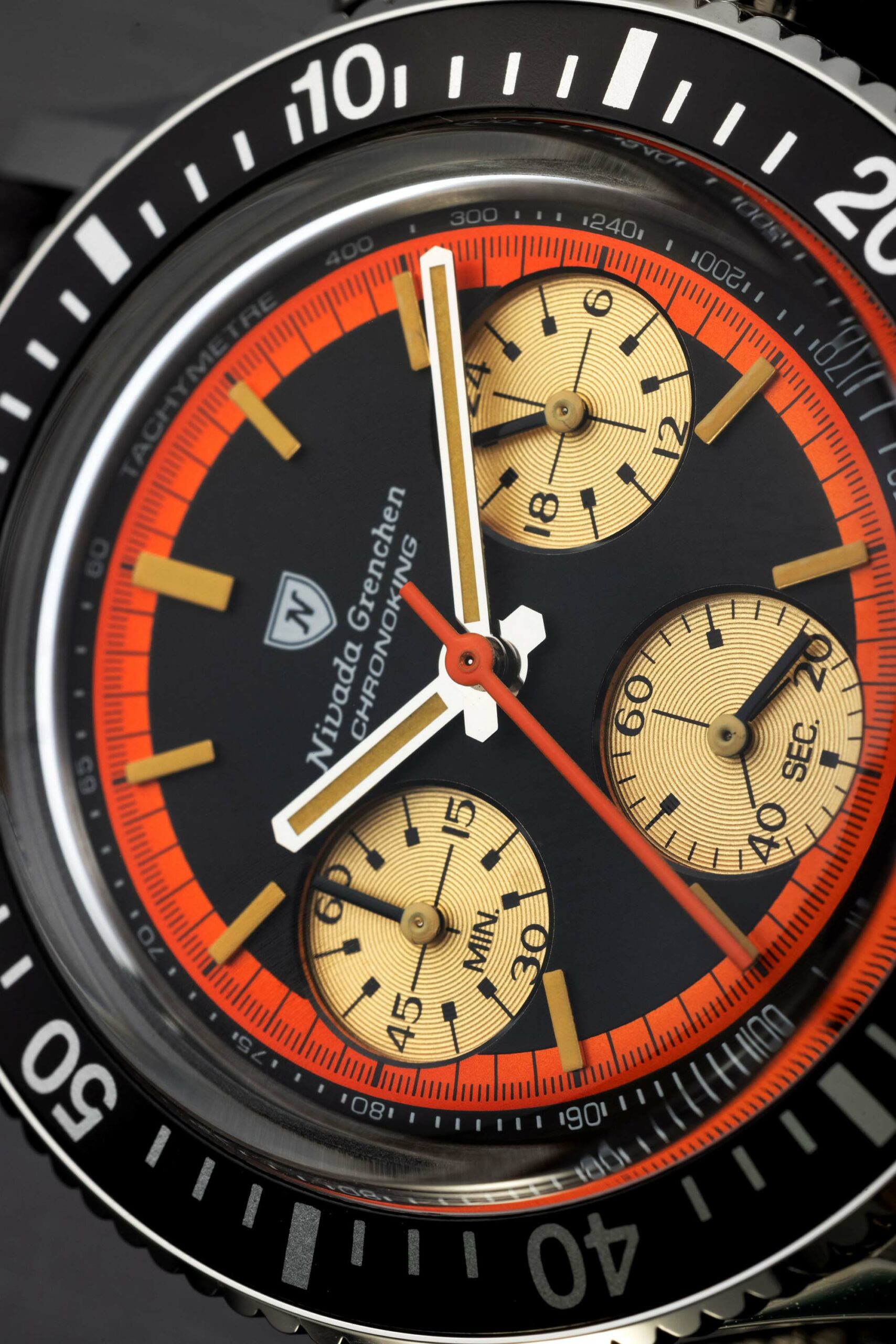 Новинка: Оранжевые часы Nivada Grenchen Chronoking 