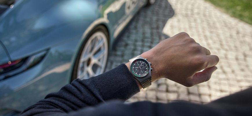 Новый выпуск: Часы Porsche Design Chronograph 1 911 S/T