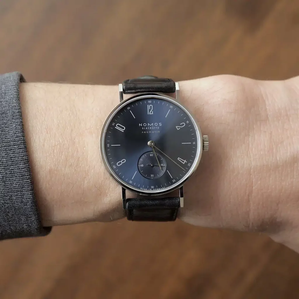 Что такое часы в стиле баухаус? 5 брендов, выпускающих эти удивительные часы.