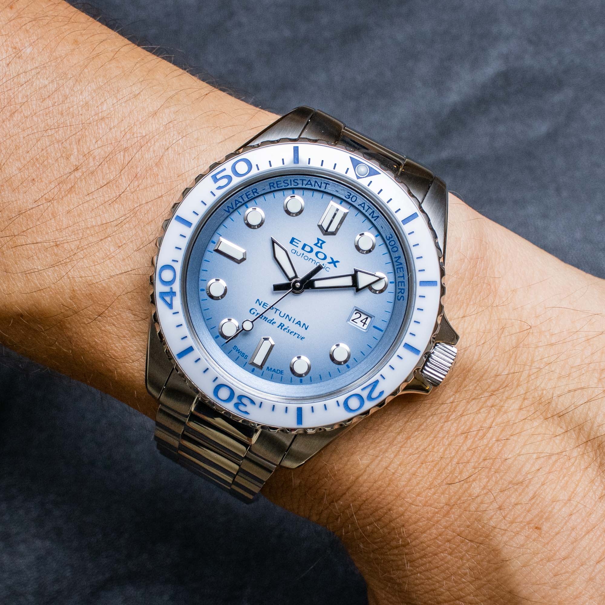 Дайверские часы Edox Neptunian Grande Réserve сочетают в себе функциональность и изысканность
