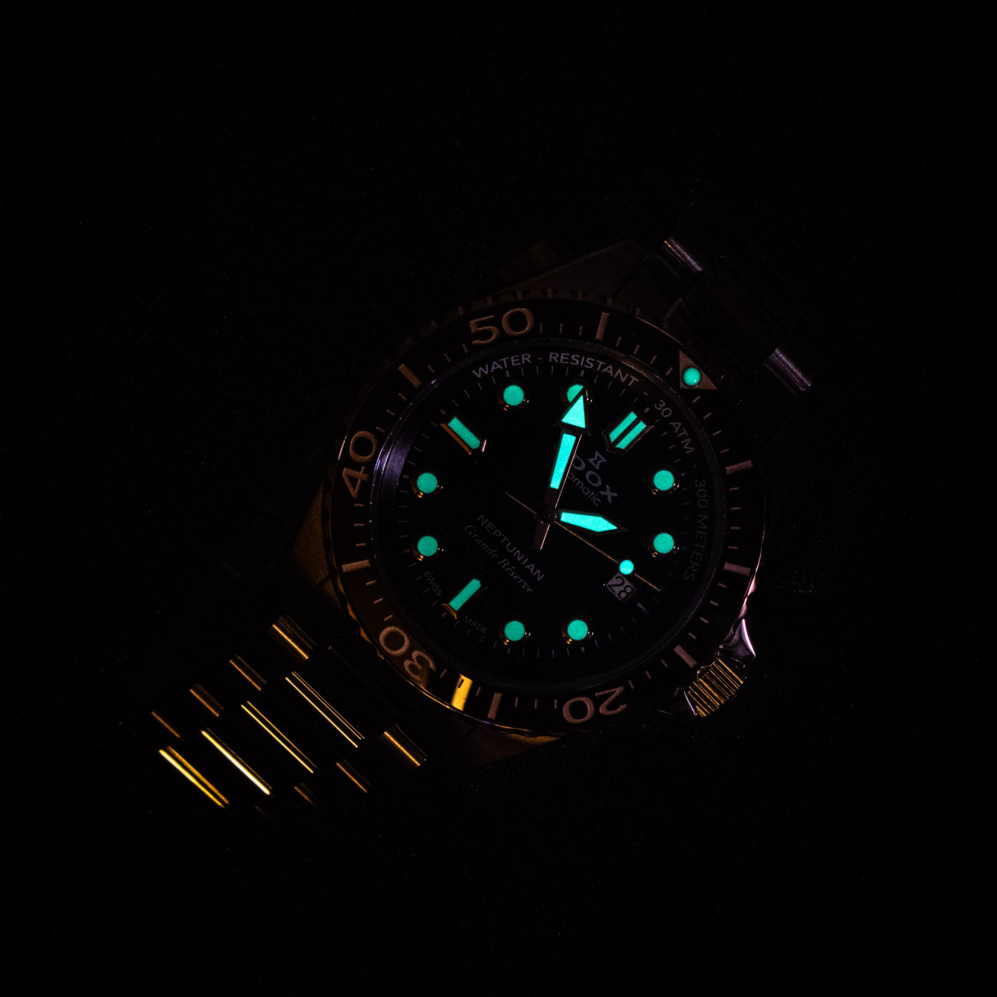 Дайверские часы Edox Neptunian Grande Réserve сочетают в себе функциональность и изысканность