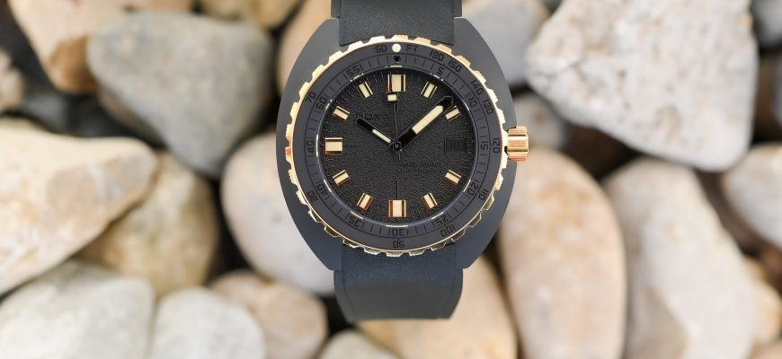 Черно-золотые часы: Doxa SUB 300β Sharkhunter
