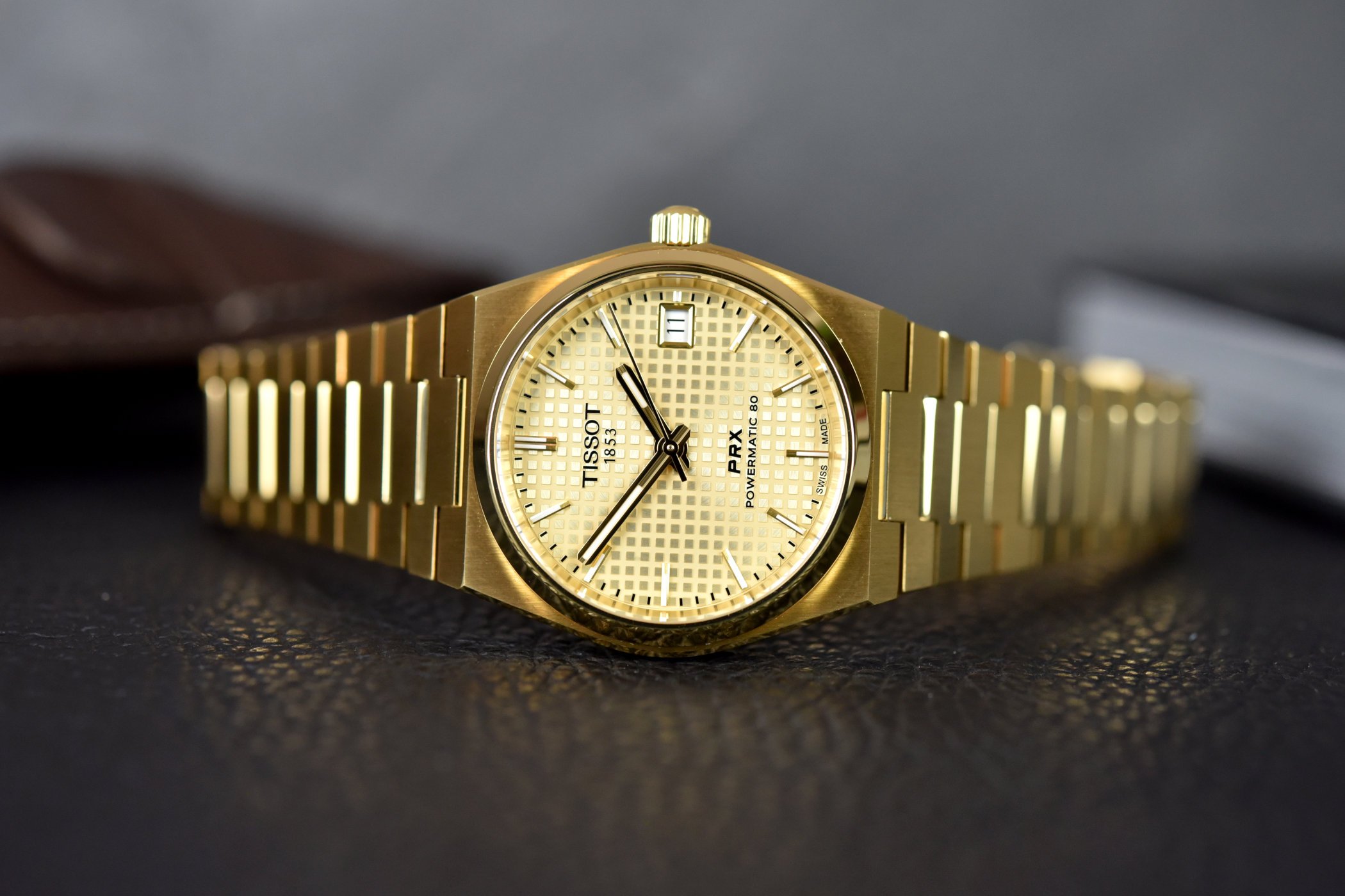 Золотые времена для часов Tissot PRX Powermatic 80 35 мм