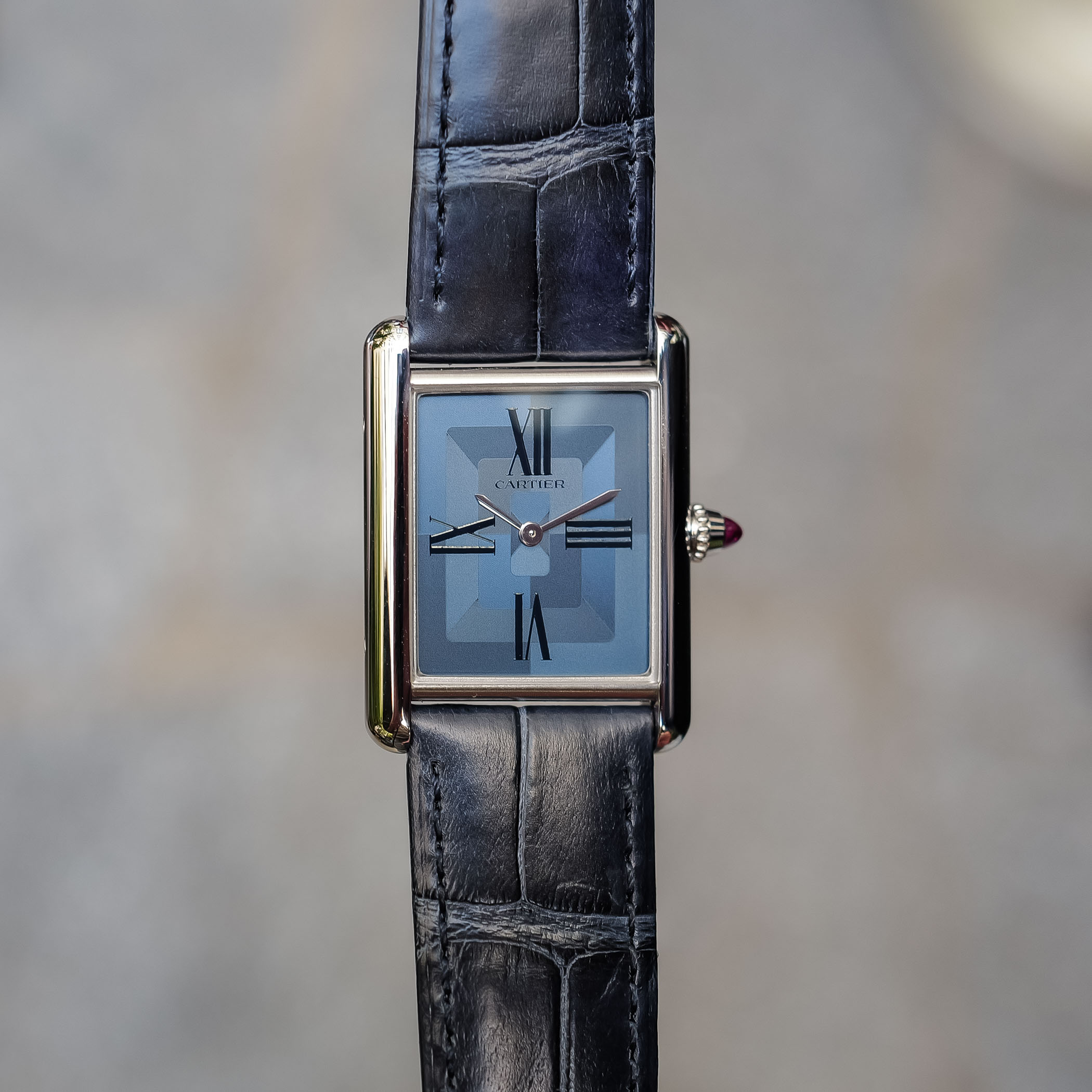 Лимитированная серия платиновых часов Louis Cartier, выпускаемая только в Европе