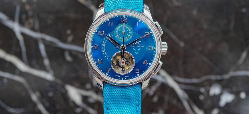 Часы Eberhard & Co. 8 Jours Grande Taille с синим и белым циферблатами