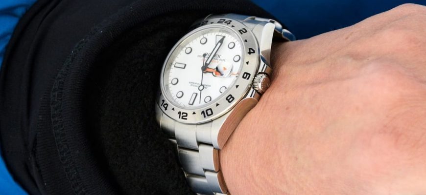 Обзор швейцарских часов: Rolex Explorer II 24-Hour Hand Explained