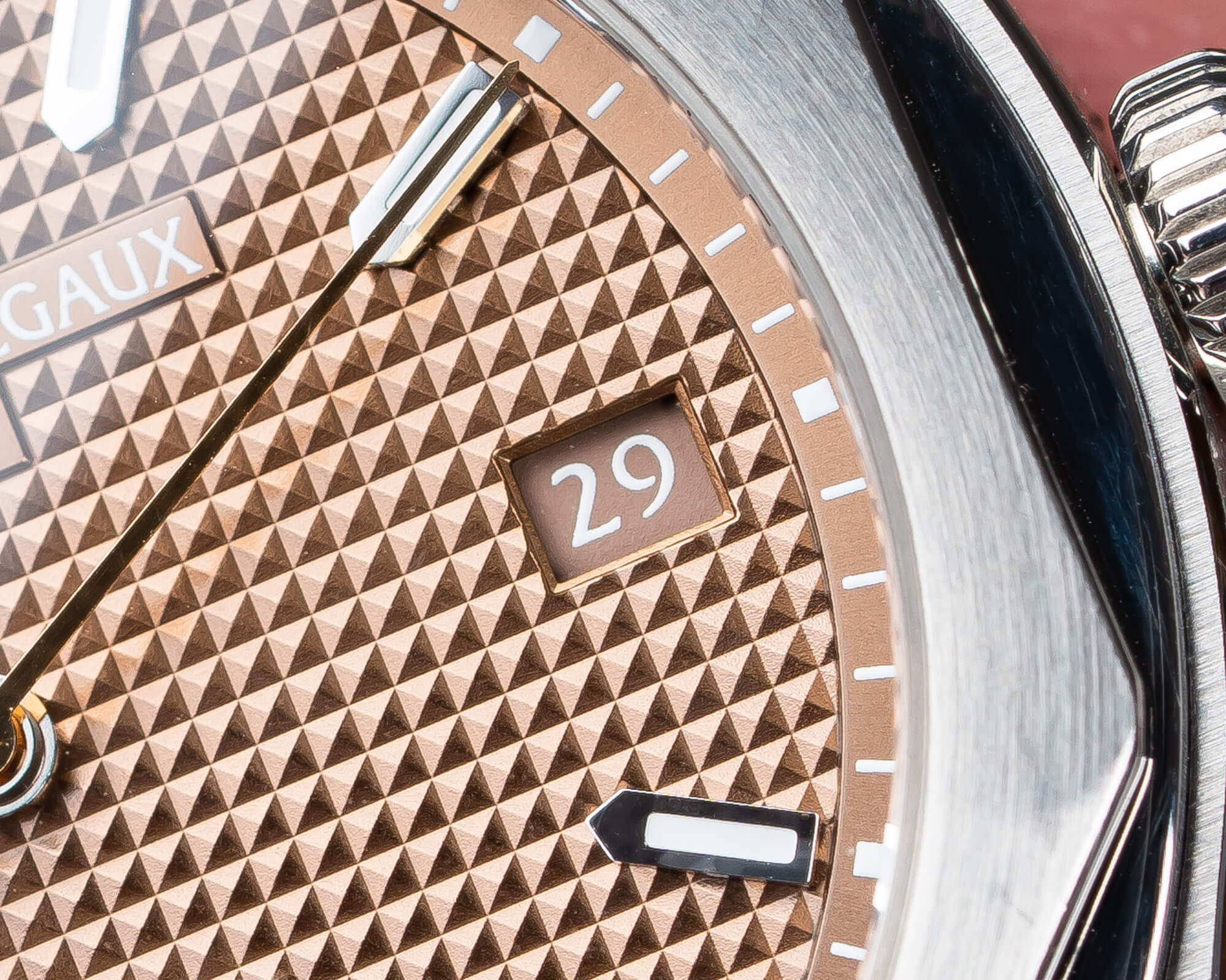 Обзор часов: Girard-Perregaux Laureato 38mm и его замысловатый циферблат