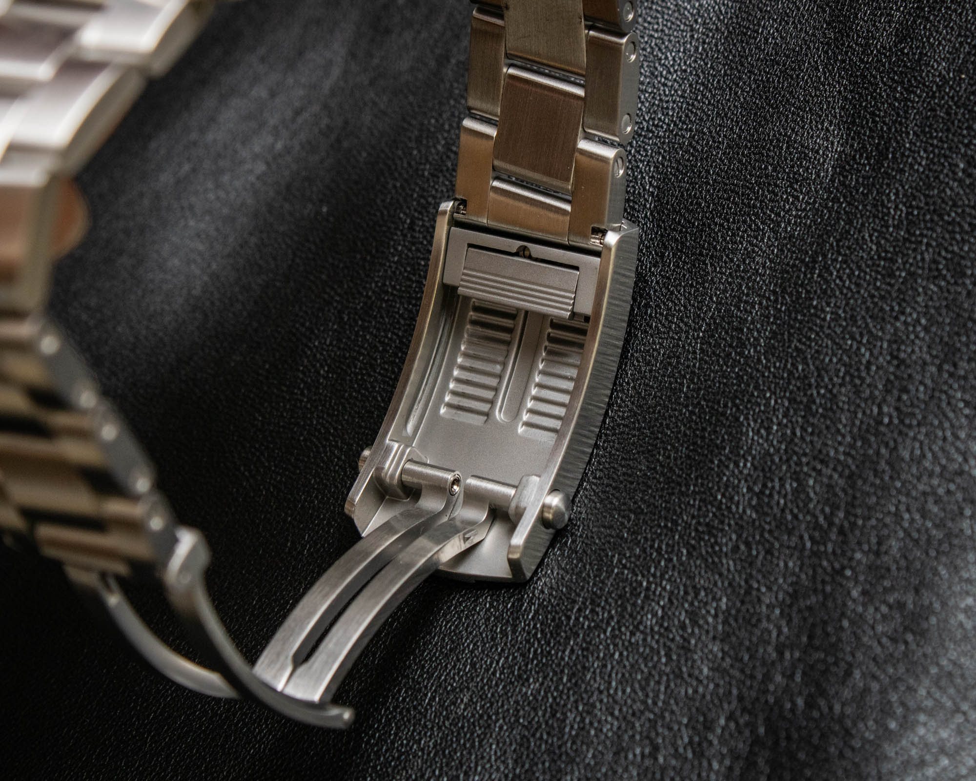 Ручной дебют: Новые часы Breitling Avenger на 2023 год