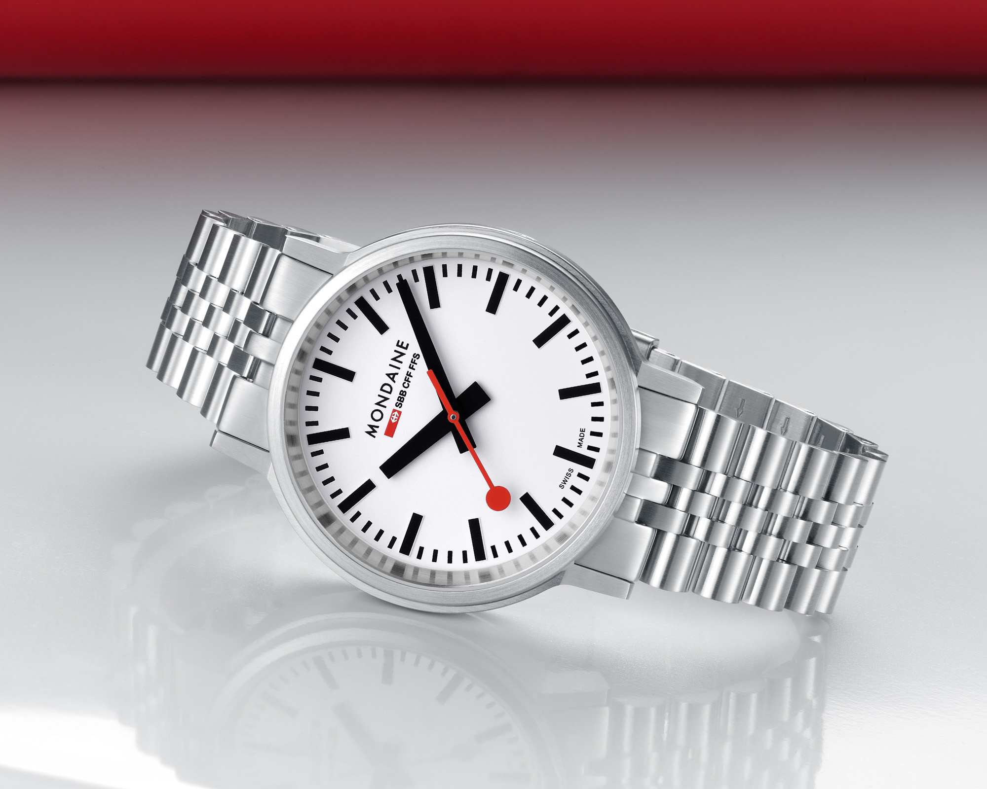 Обновленные модели часов Mondaine Stop2Go в двух размерах
