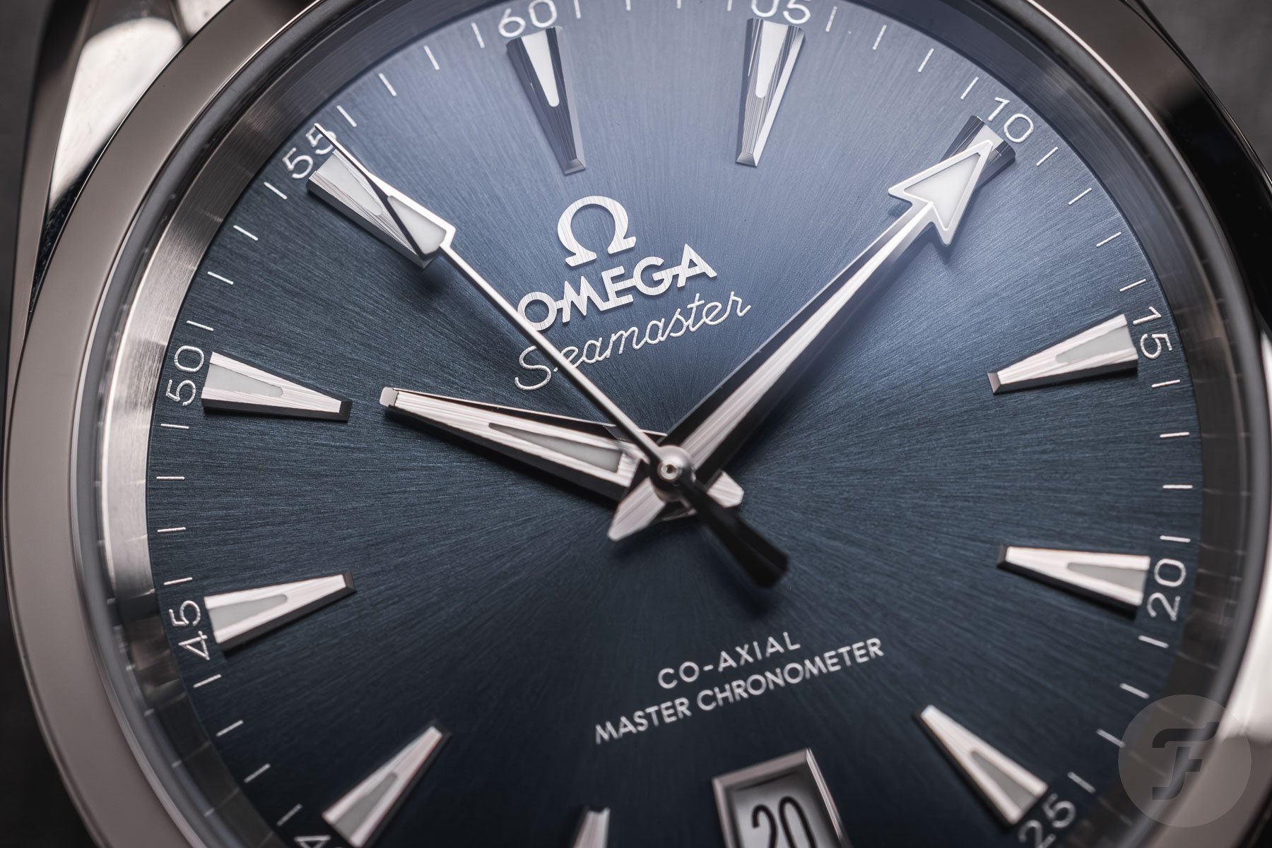 Борьба швейцарских брендов: Rolex Oyster Perpetual или Omega Aqua Terra