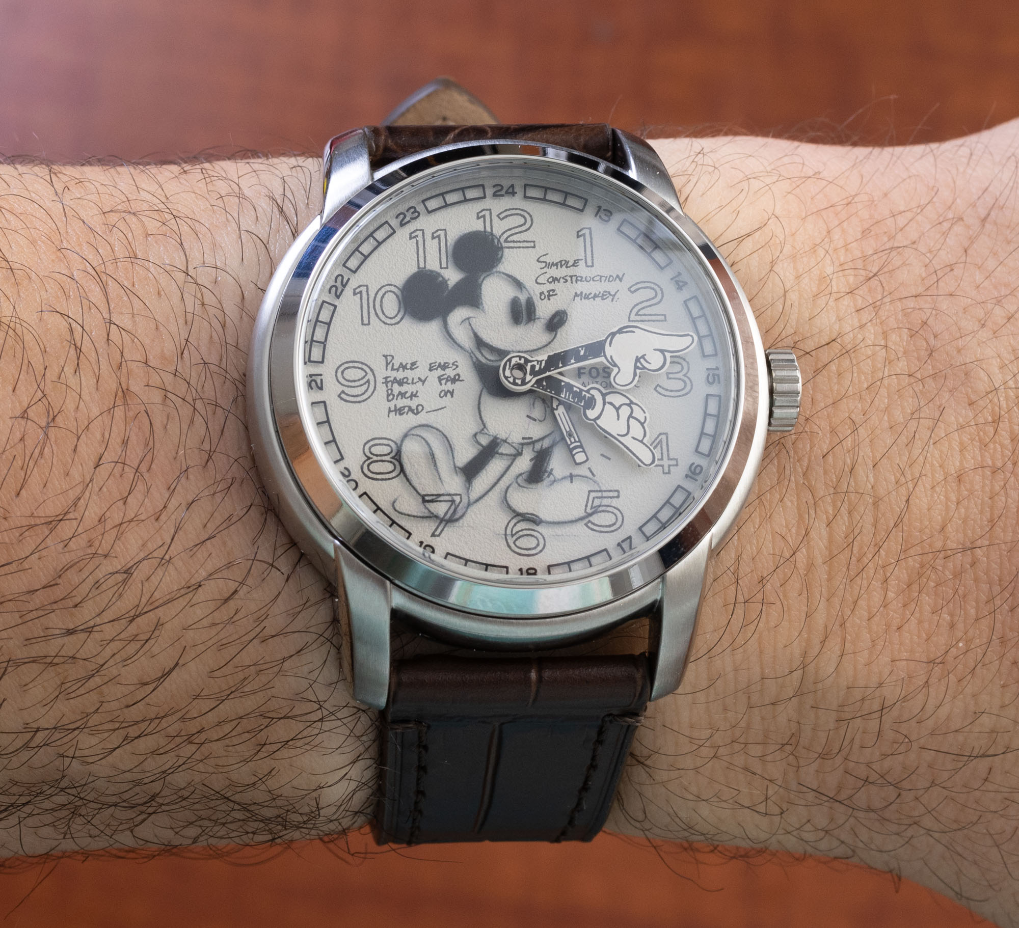 Эксплуатация: часы Disney x Fossil Limited-Edition Sketch Mickey Mouse