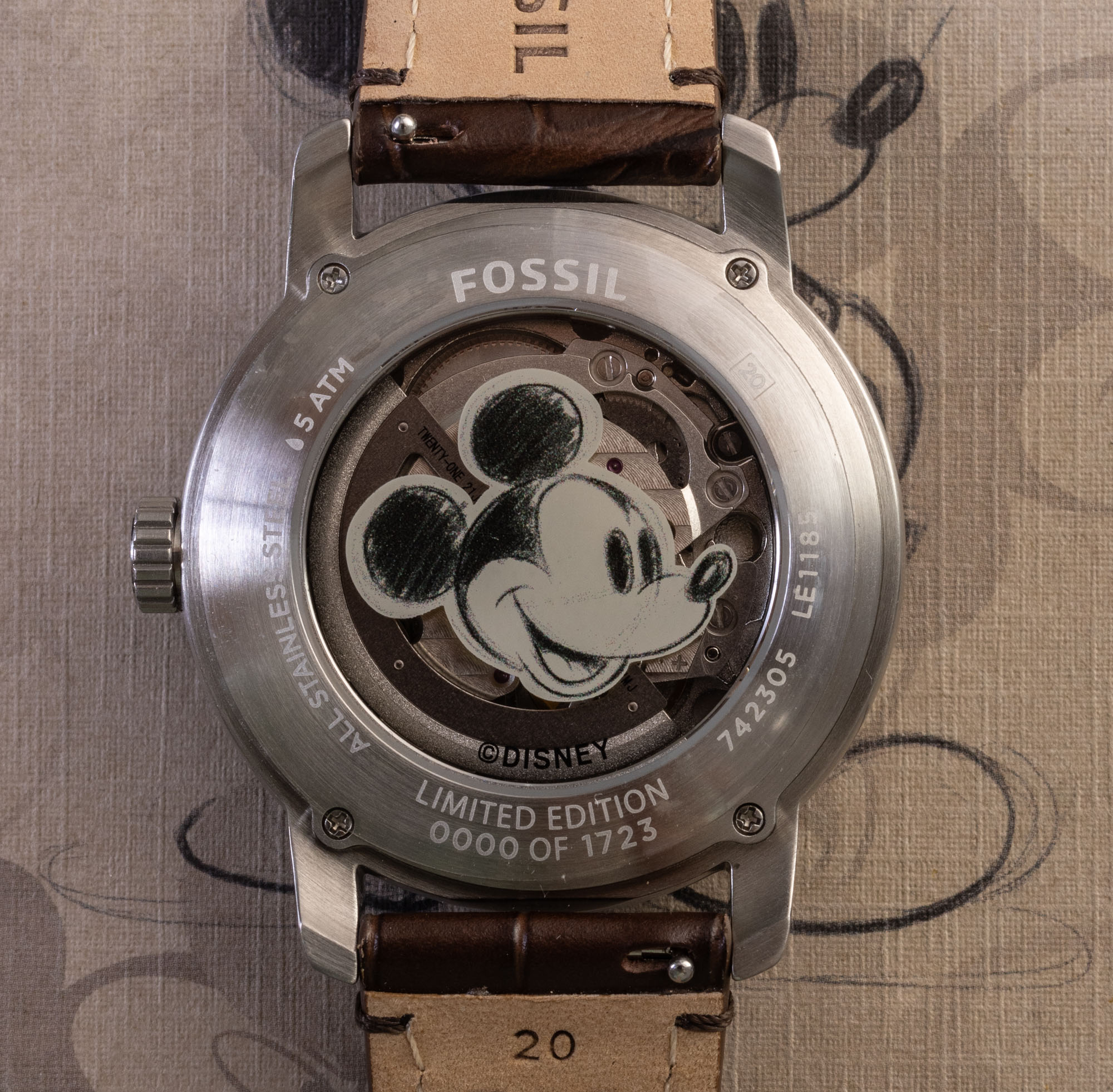 Эксплуатация: часы Disney x Fossil Limited-Edition Sketch Mickey Mouse