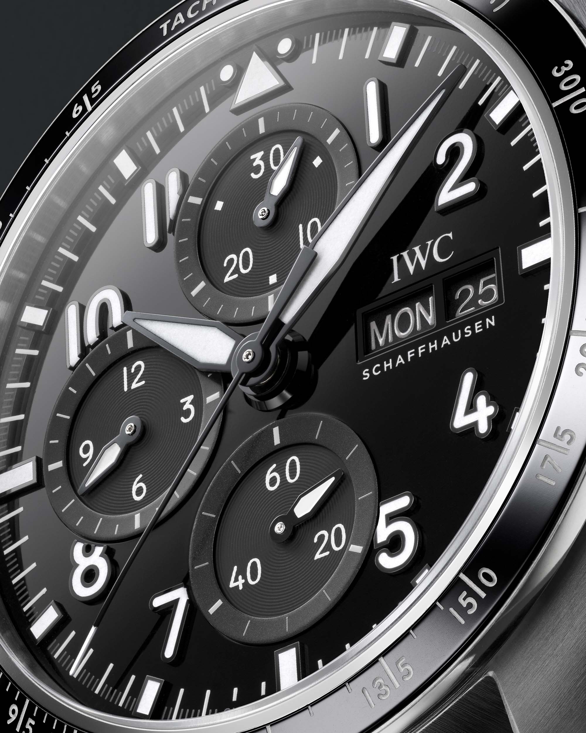 Новый релиз: Часы IWC Pilot's Watch Performance Chronograph 41 AMG и Mercedes-AMG Petronas Formula One Team