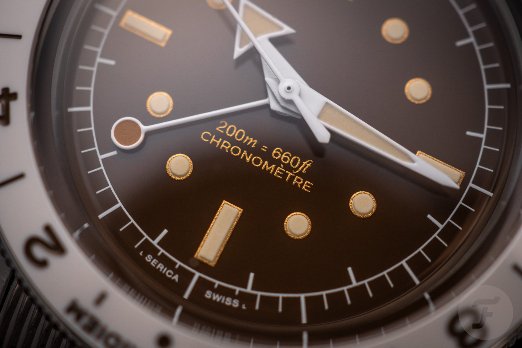 Крупный план циферблата Serica 8315-2 GMT Chronomètre